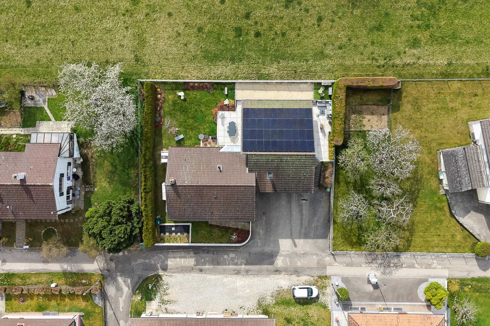 Villa d’exception avec piscine intérieure, terrasses panoramiques et écrin de verdure