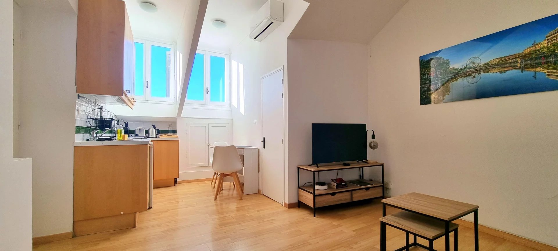 2P CARRE D OR/MEYERBEER DERNIER ETAGE