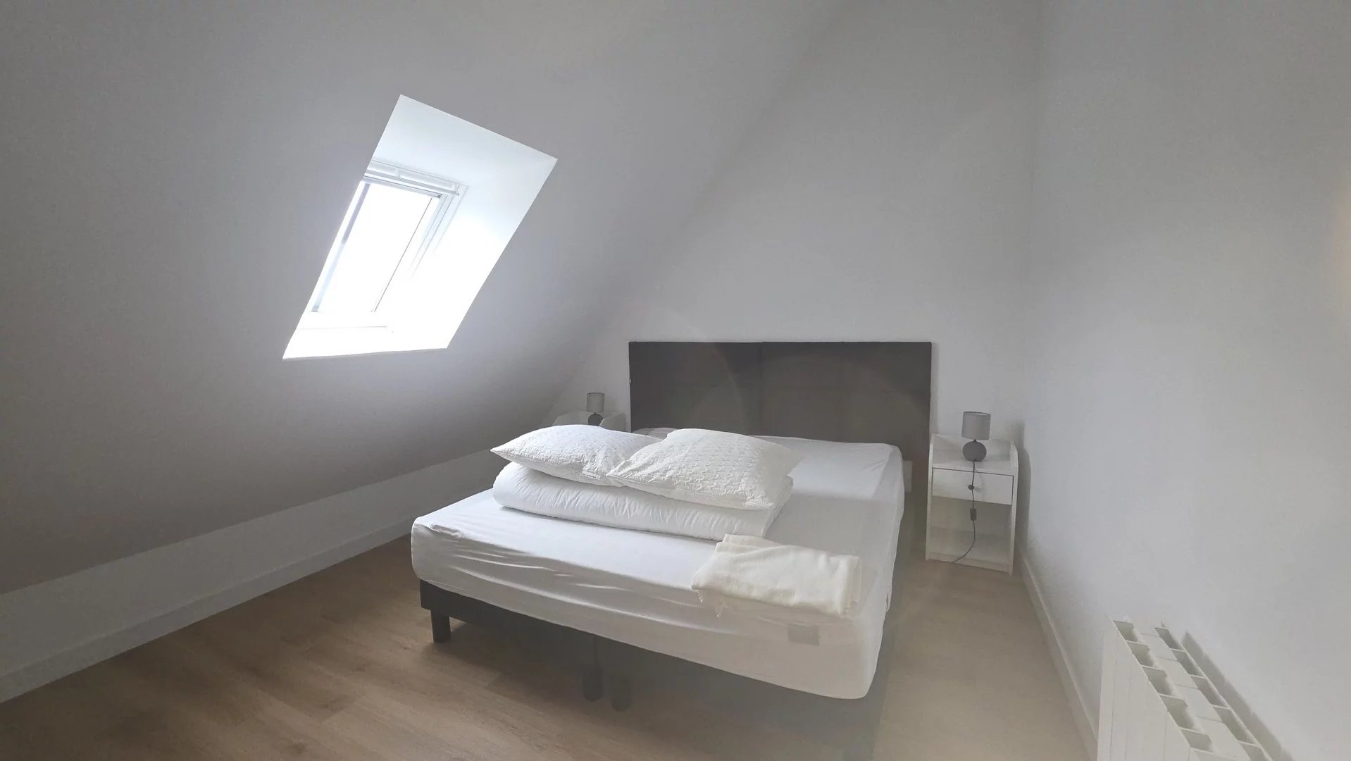 APPARTEMENT MEUBLE- CENTRE DINAN- PARKING OU GARAGE