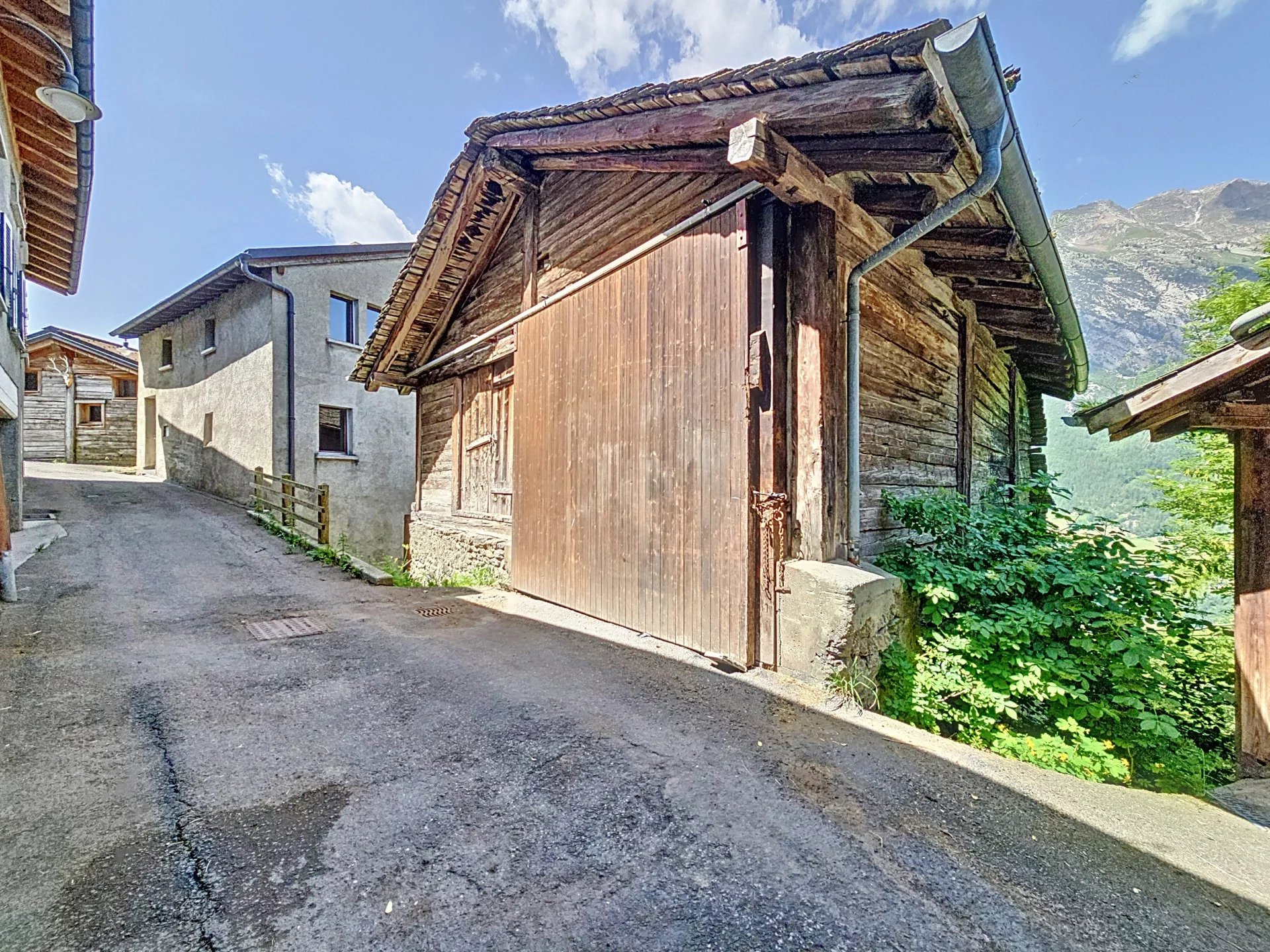 Charmante maison villageoise et sa grange traditionnelle !