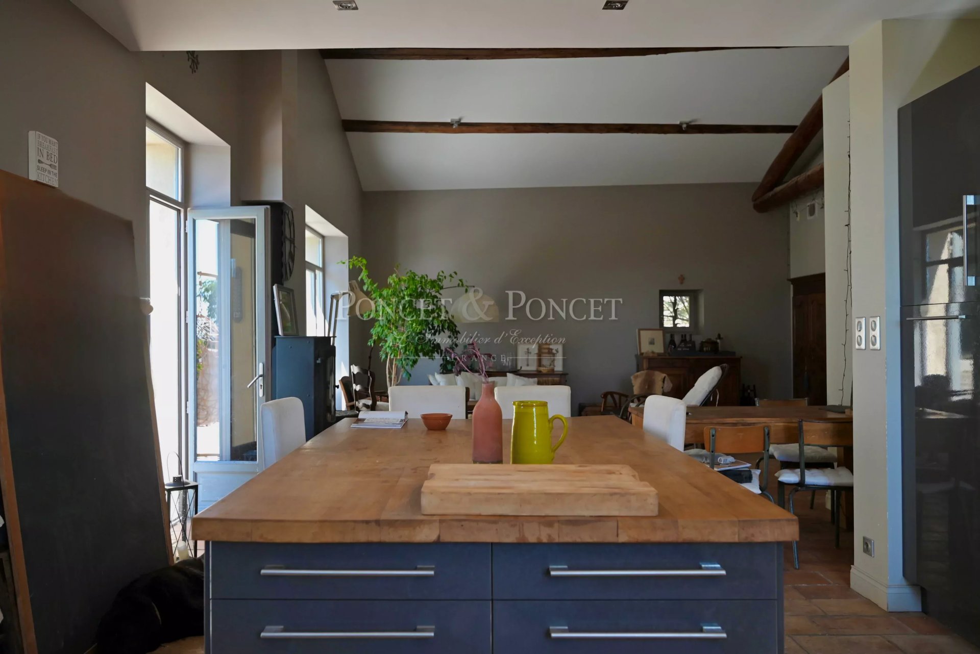 10 Bedroom Villa/Townhouse's Image 11
