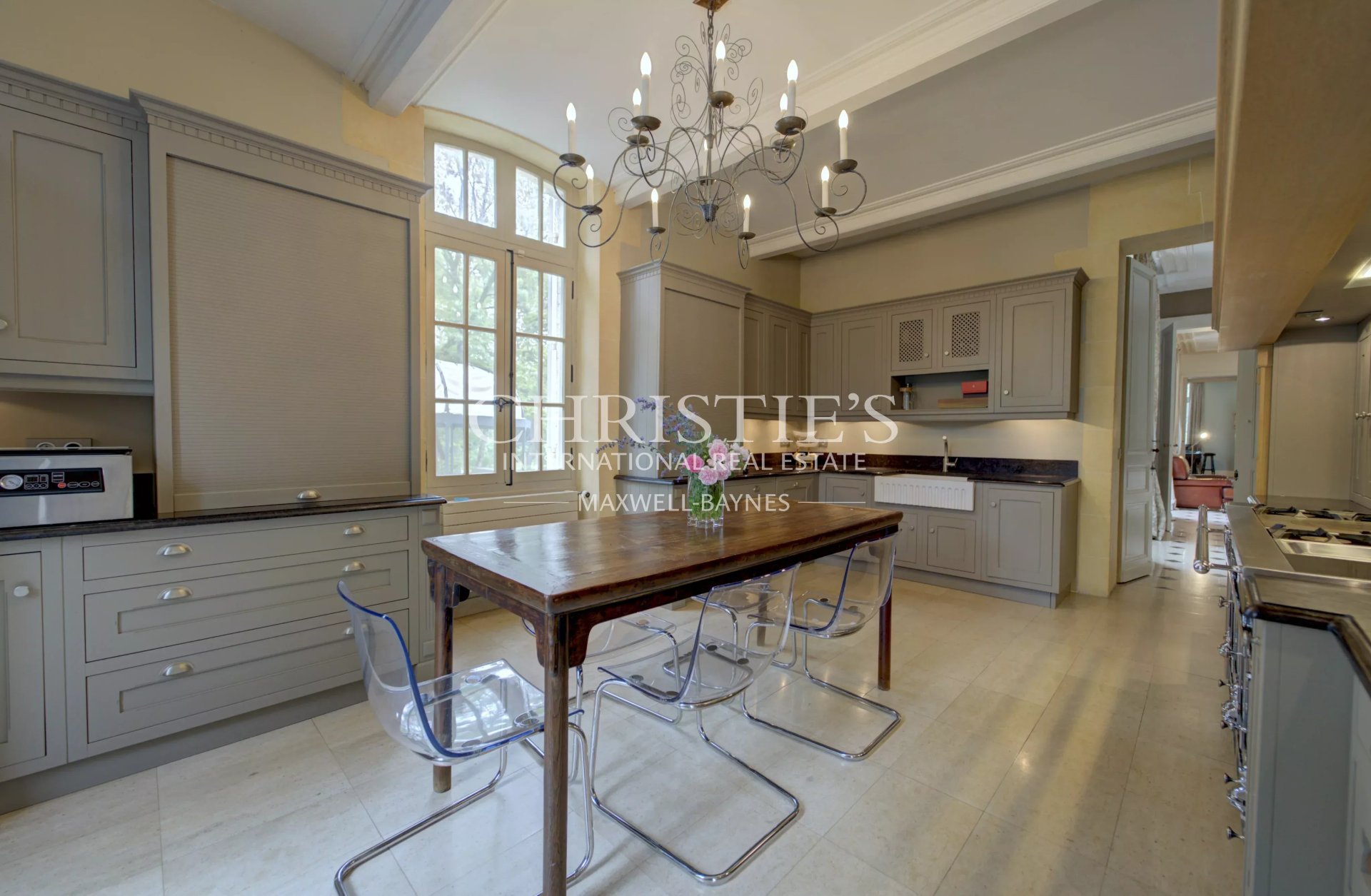 9 Bedroom Chateau's Image 4