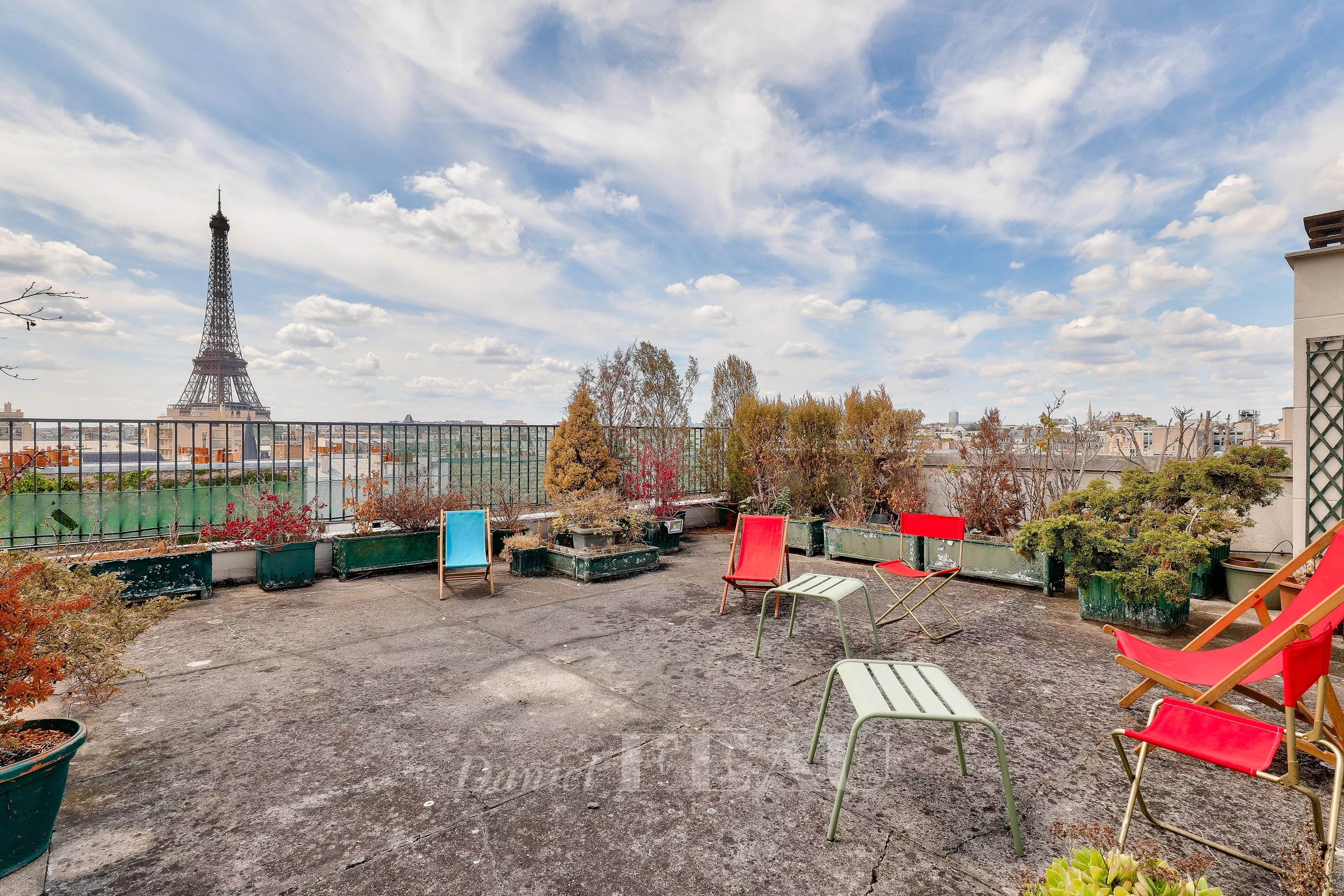 Paris 7th District –  A 2/3 bed apartment with an exceptional terrace