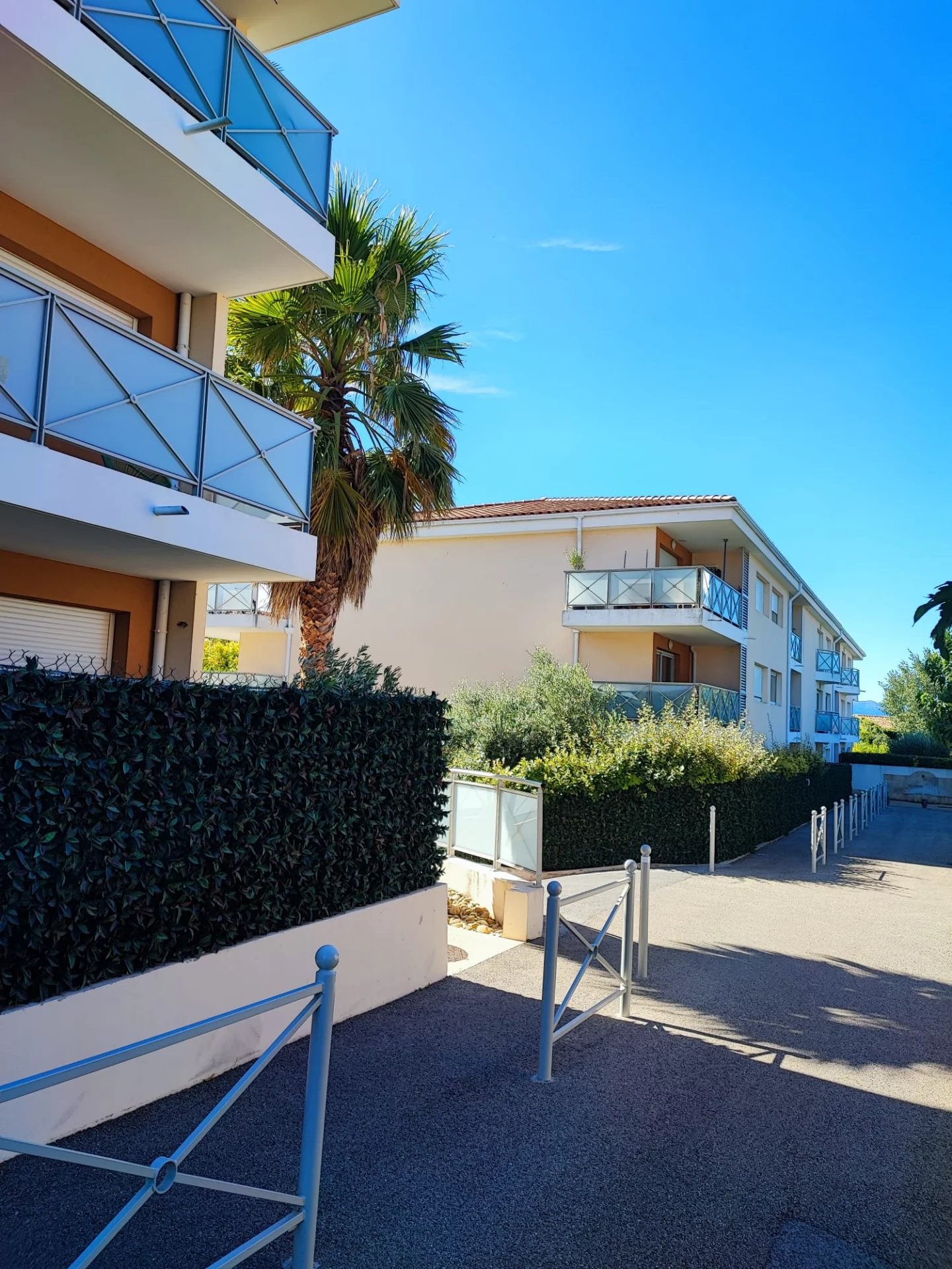 Studio avec terrasse et piscine dans résidence de standing