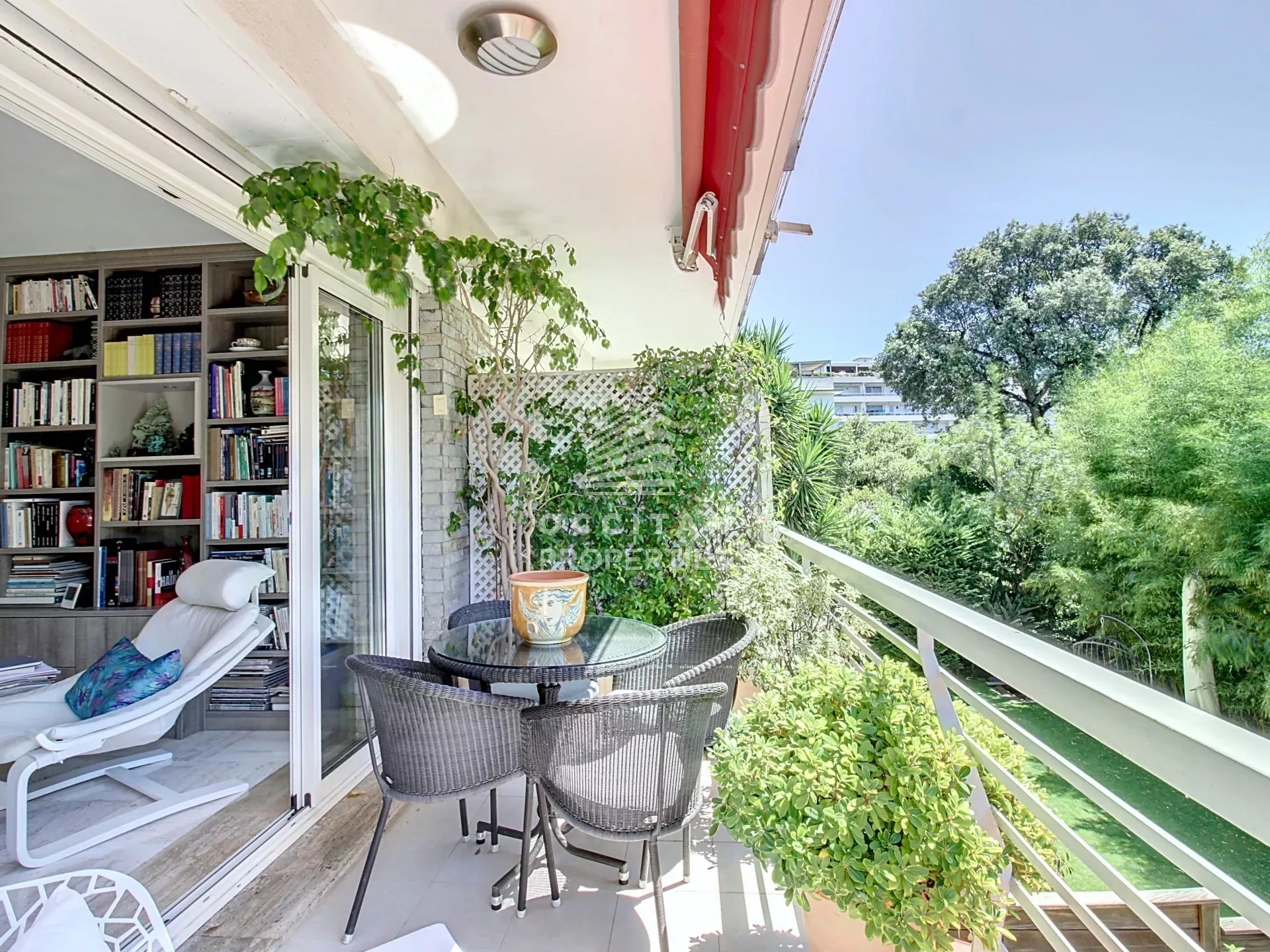 Terrasse 32 m² - 400 mètres de la mer - Calme - Basse Californie, Cannes