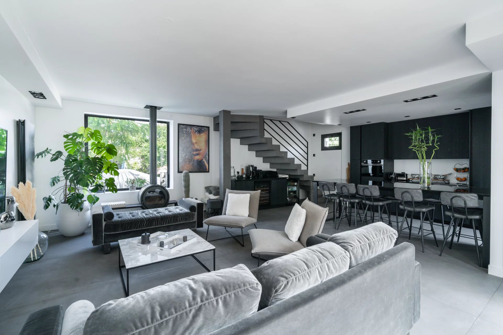 MAISON CONTEMPORAINE 6 PIECES DE 170 M2 - 475 M2 DE TERRAIN - - Image Array