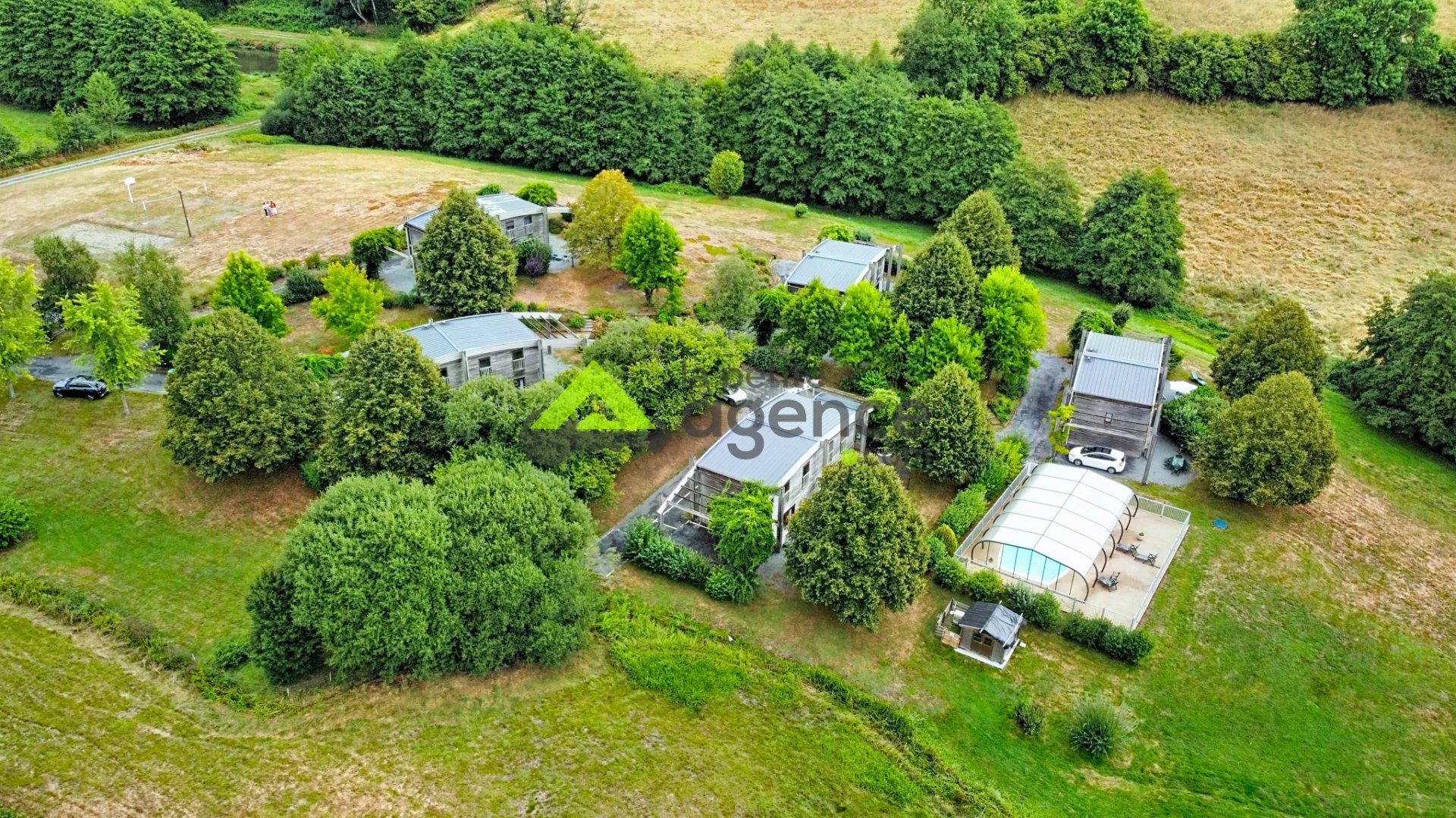 Résidence de 10 chalets - Domaines de 3 hectares
