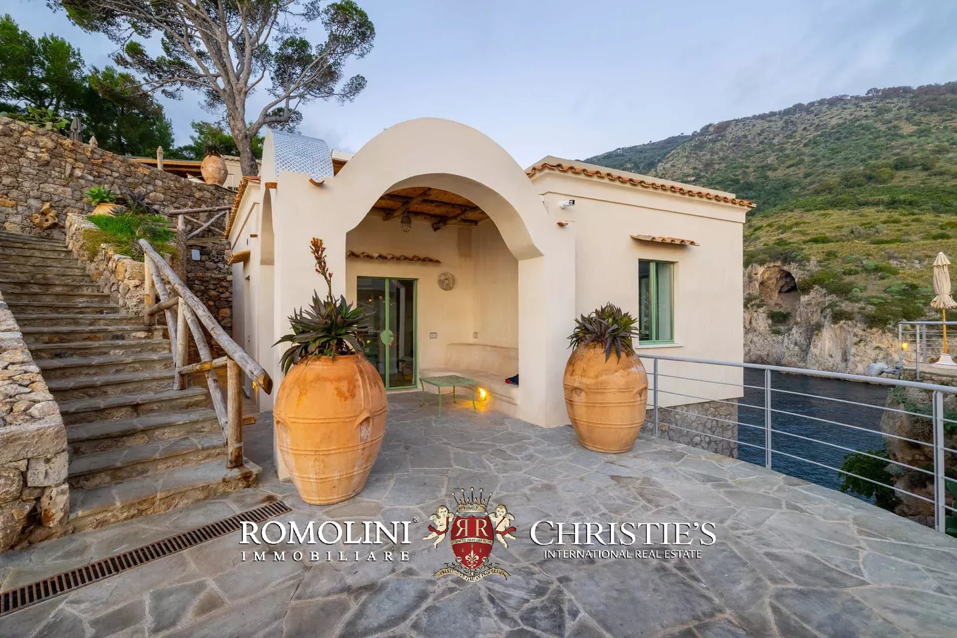 8 Bedroom Villa/Townhouse's Image 59