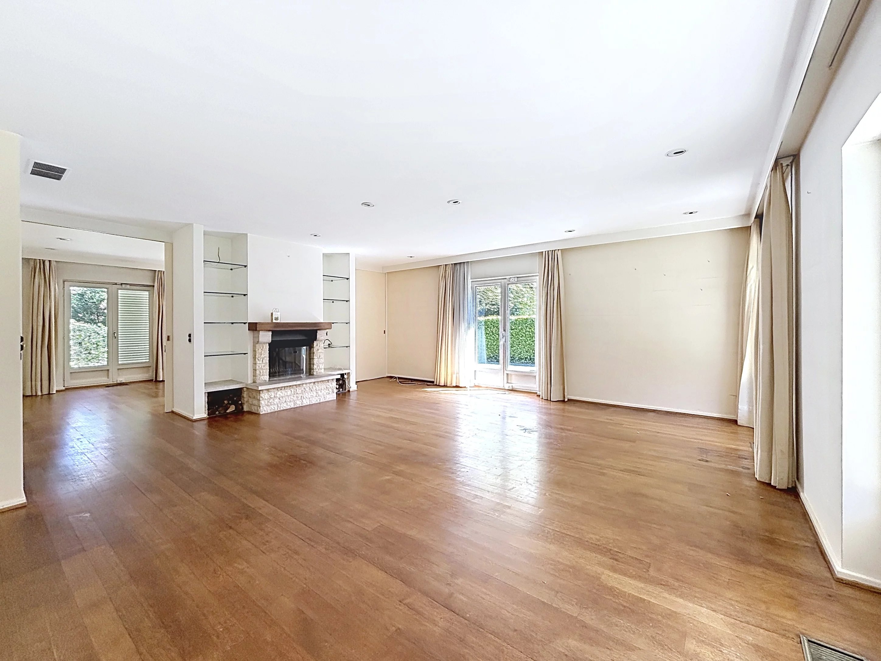 Ukkel - Prins van Oranje - Gelijkvloerse villa op een groot perceel