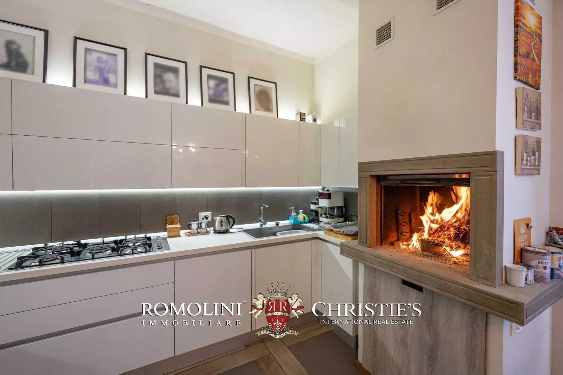 5 Bedroom Villa/Townhouse's Image 16