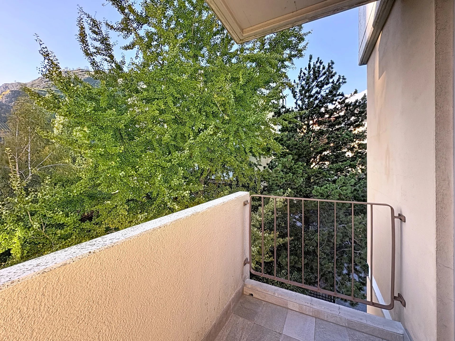 Splendide 4.5 pièces avec carnotzet privé