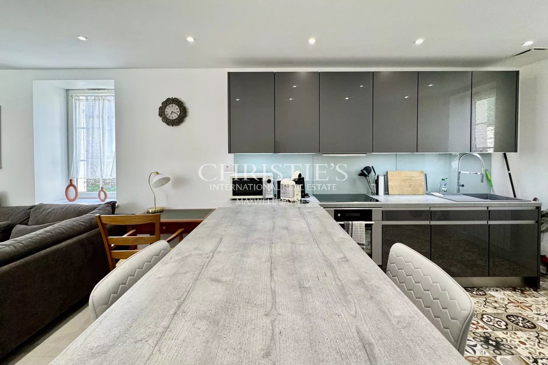 7 Bedroom Villa/Townhouse's Image 40