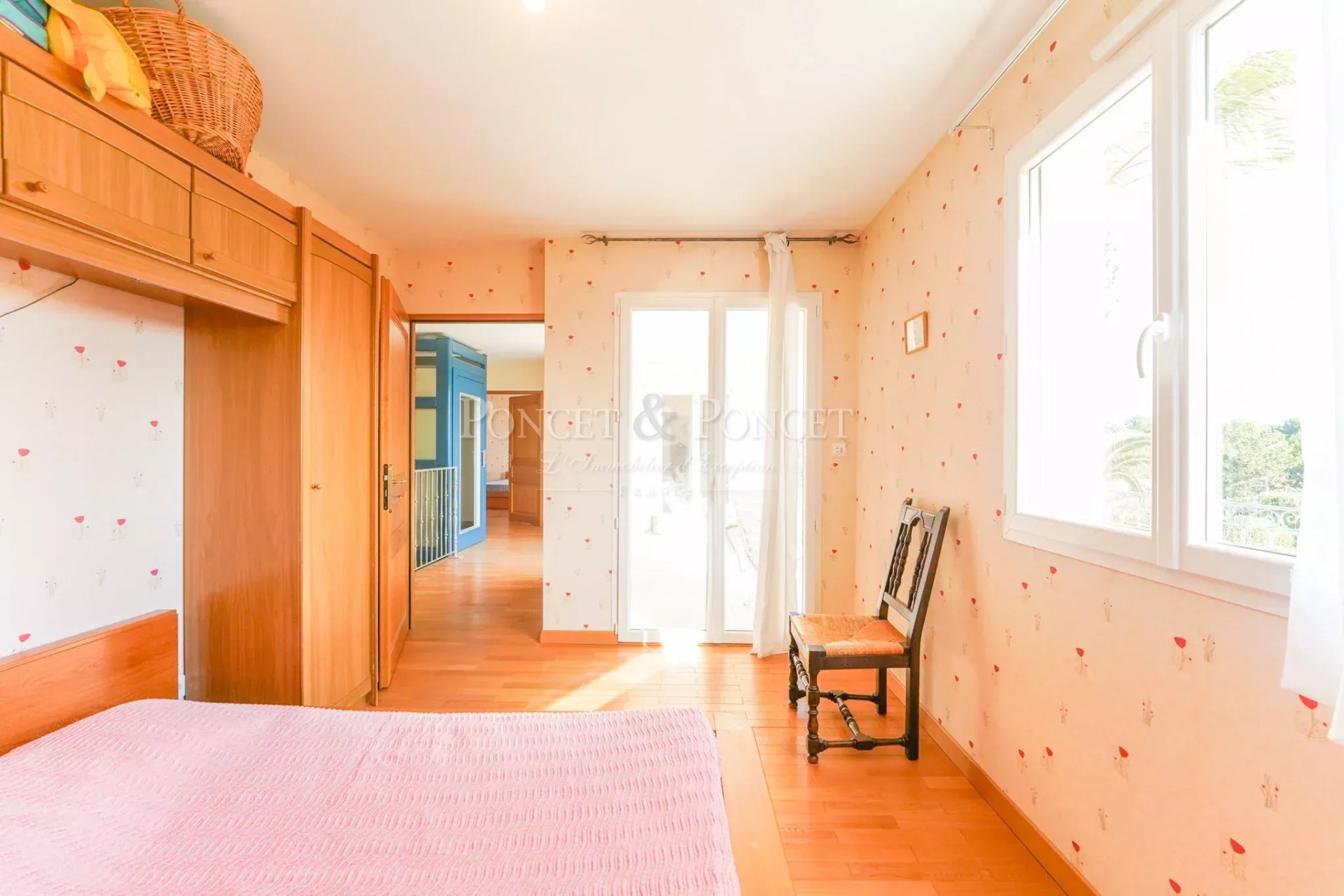 6 Bedroom Villa/Townhouse's Image 11