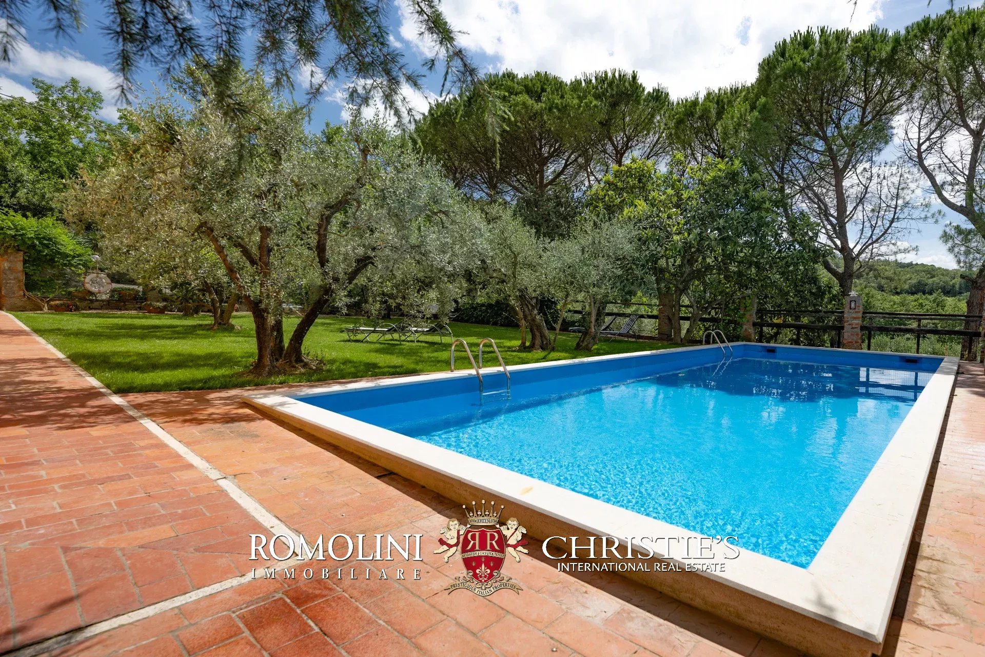 9 Bedroom Villa/Townhouse's Image 38