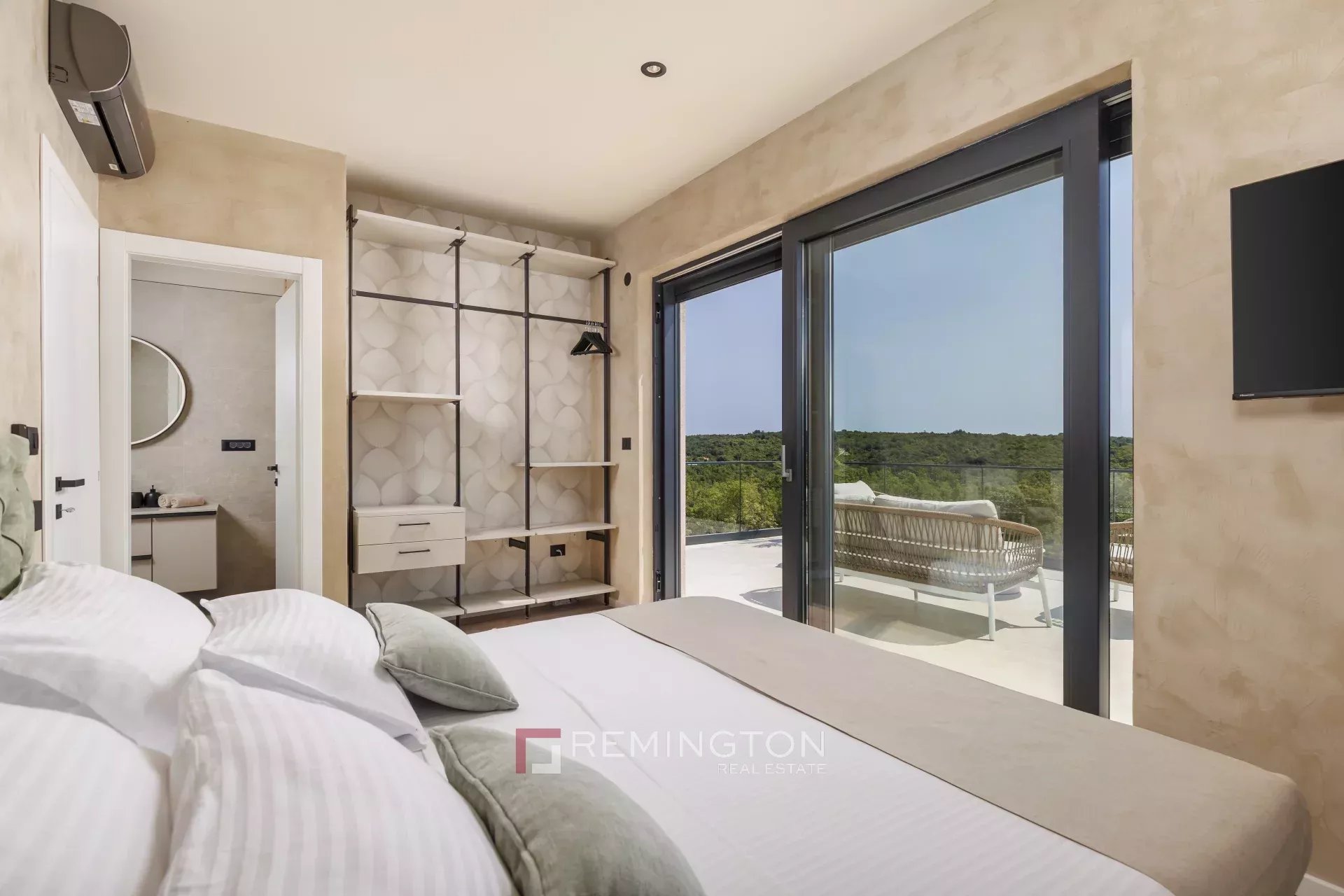 2 Bedroom Villa/Townhouse's Image 7