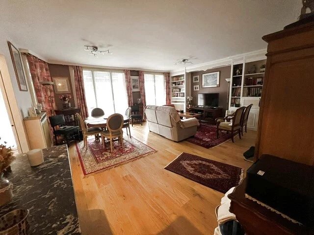 RAMBOUILLET ( gare,écoles et commerces à pied)