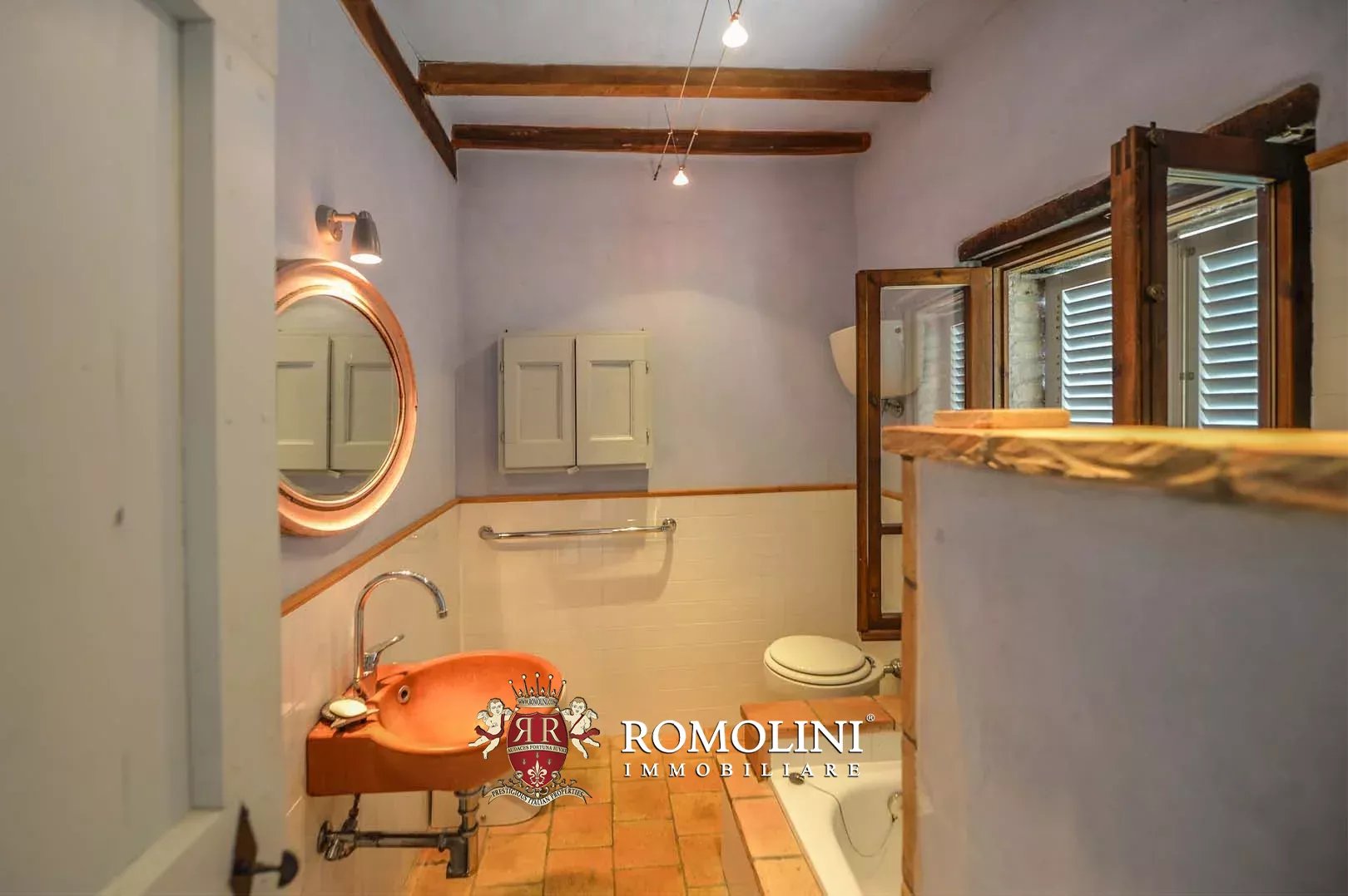 6 Bedroom Villa/Townhouse's Image 25