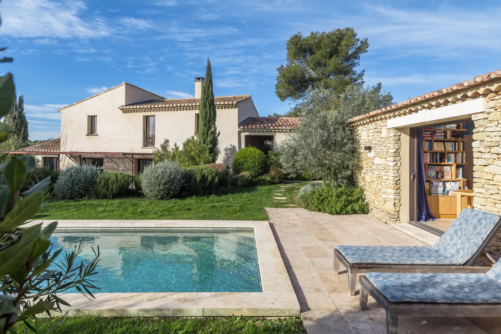Property near the village of Cabrières D’Avignon