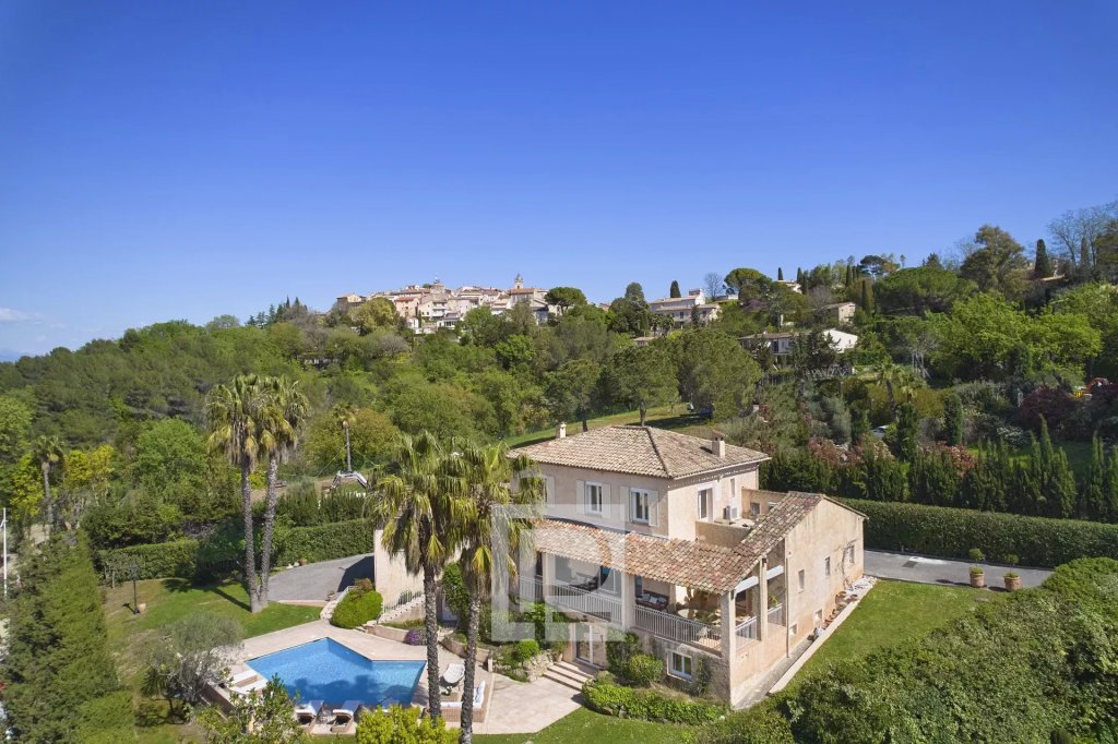 Villa for sale in Mougins|Mougins — Very rare - Mougins Village - Charming property with upscale potential and panoramic views