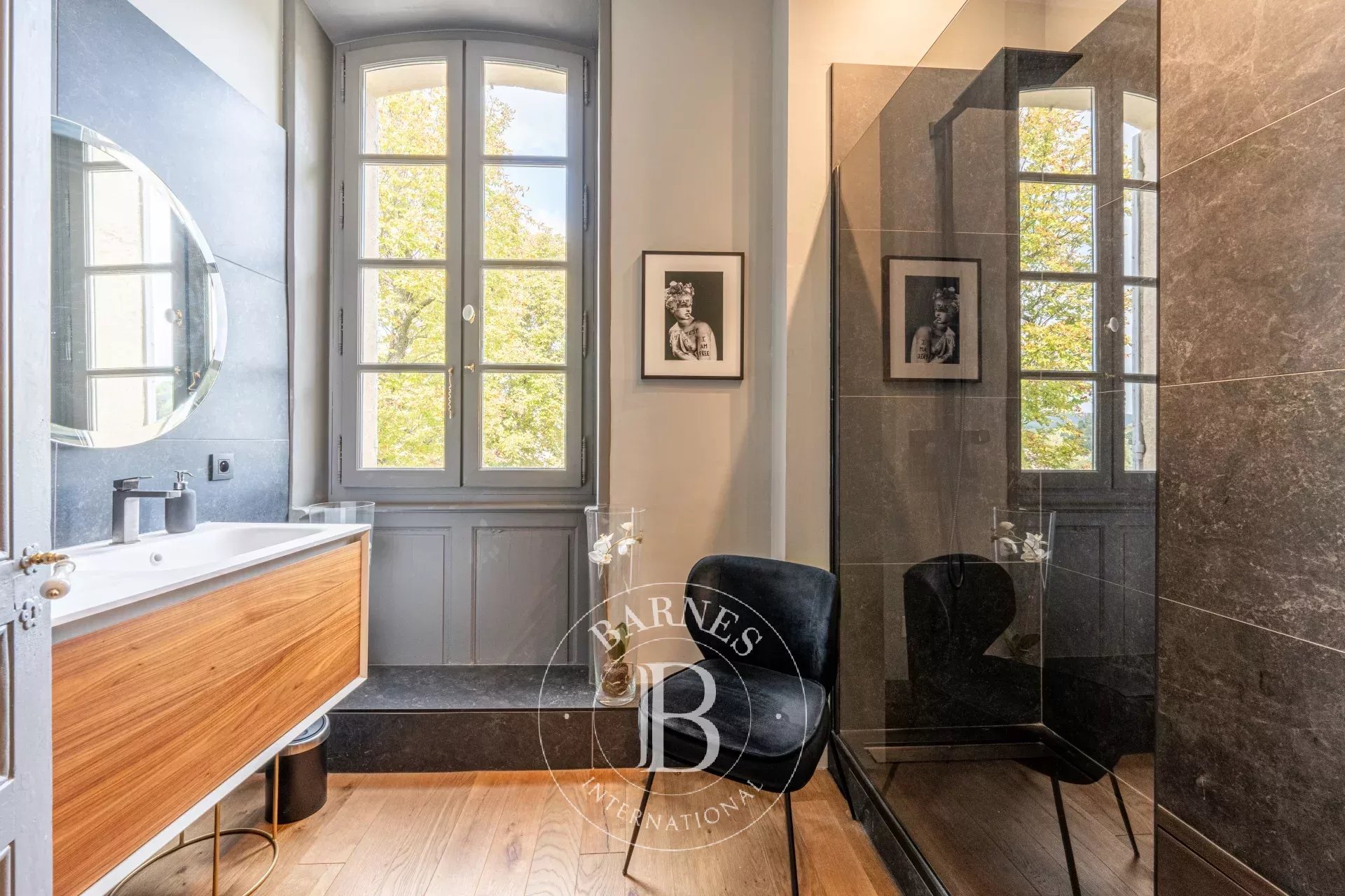 AIX-EN-PROVENCE - OLD APARTMENT RENOVED IN A CASTEL NESTLED IN A PARC -1700.7 FT2-2 BEDROOMS-GARAGE AND PARK. - picture 20