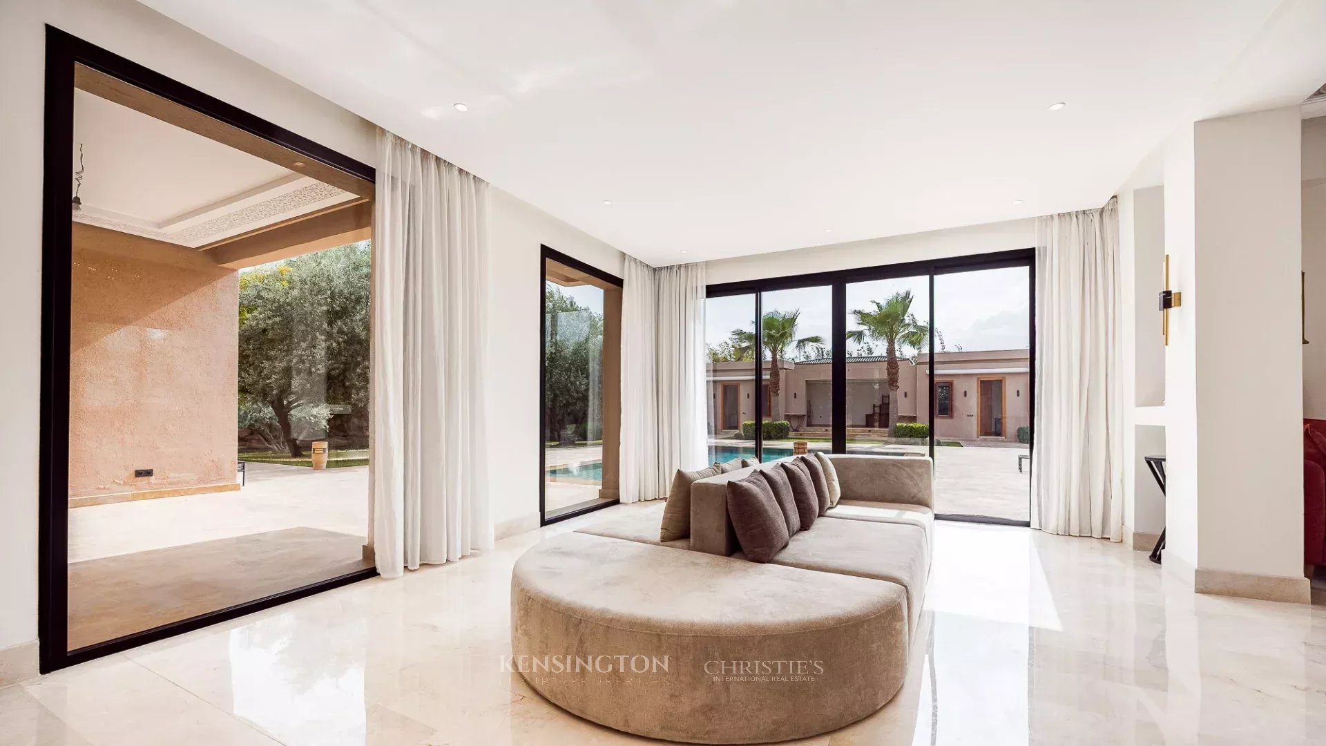 6 Bedroom Villa/Townhouse's Image 12
