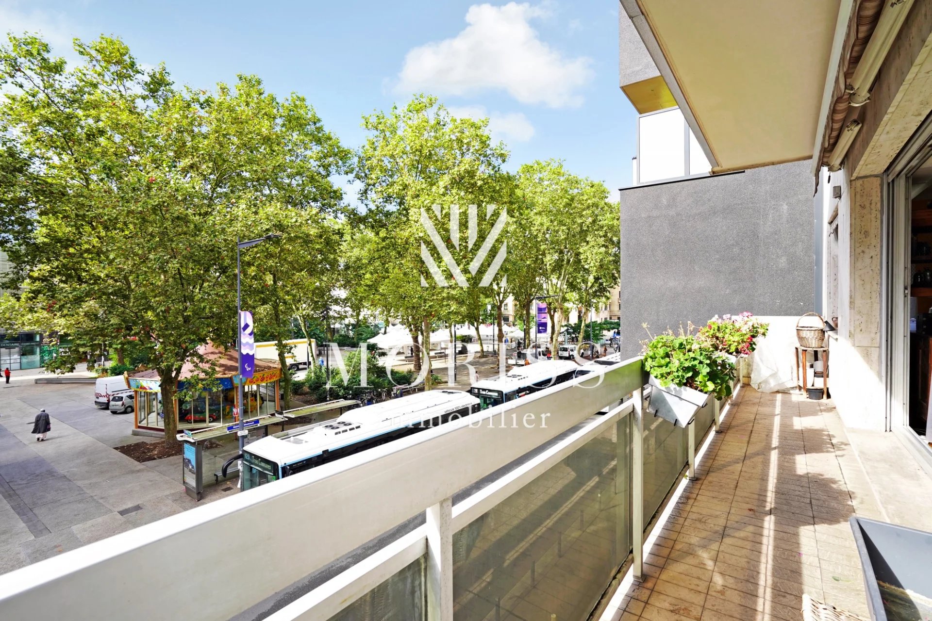Mairie de Montreuil - Appartement 3-4 pièces de 82 M2 + 7 M2 de - Image Array