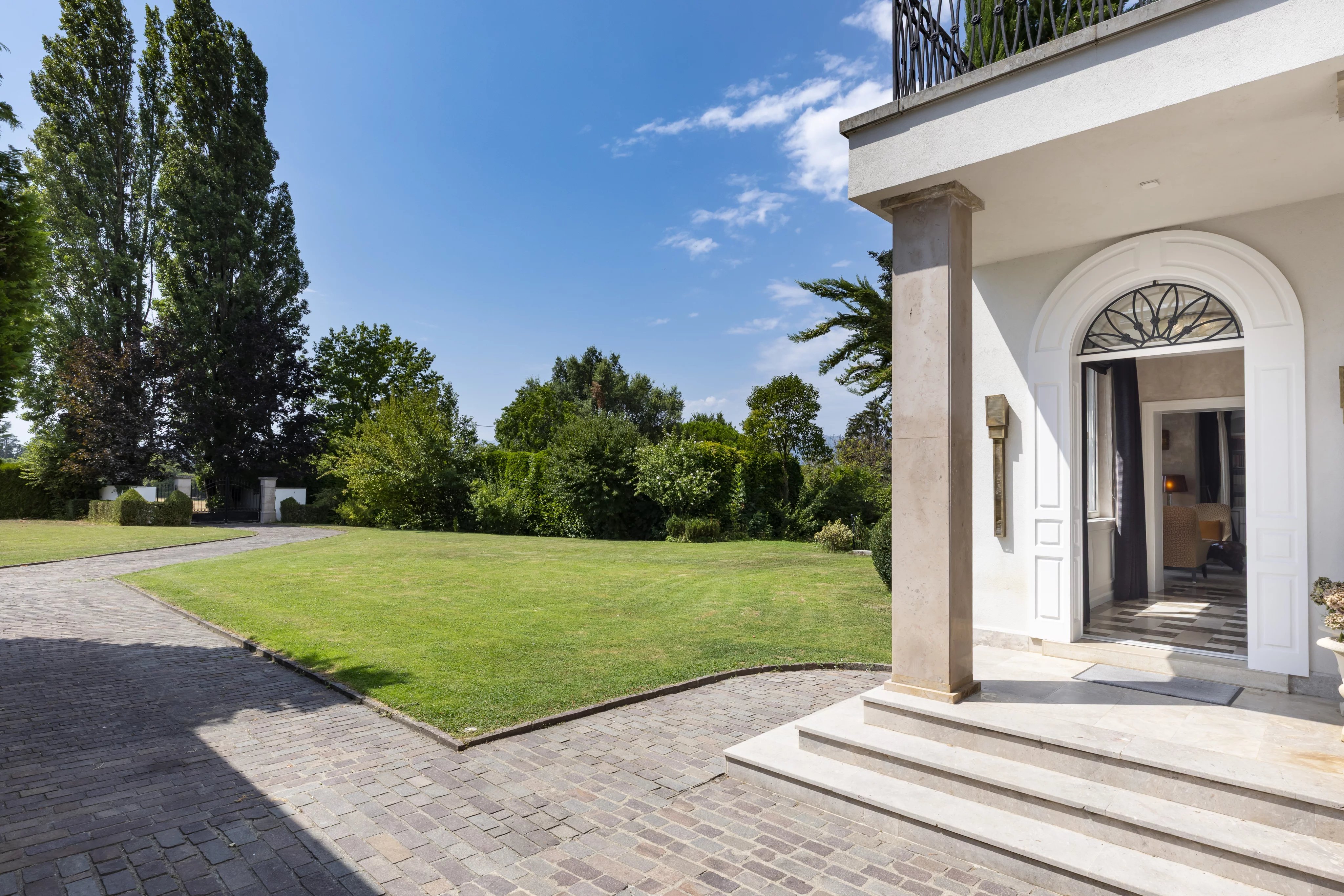 Elegant family residence in Collonge-Bellerive