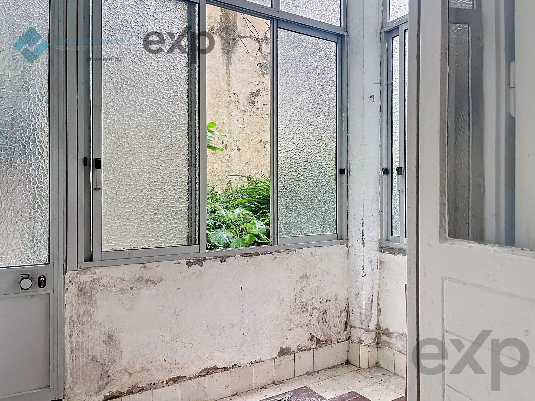 3-bedroom with charm and patio for renovation – Lisbon 86916807 image 40
