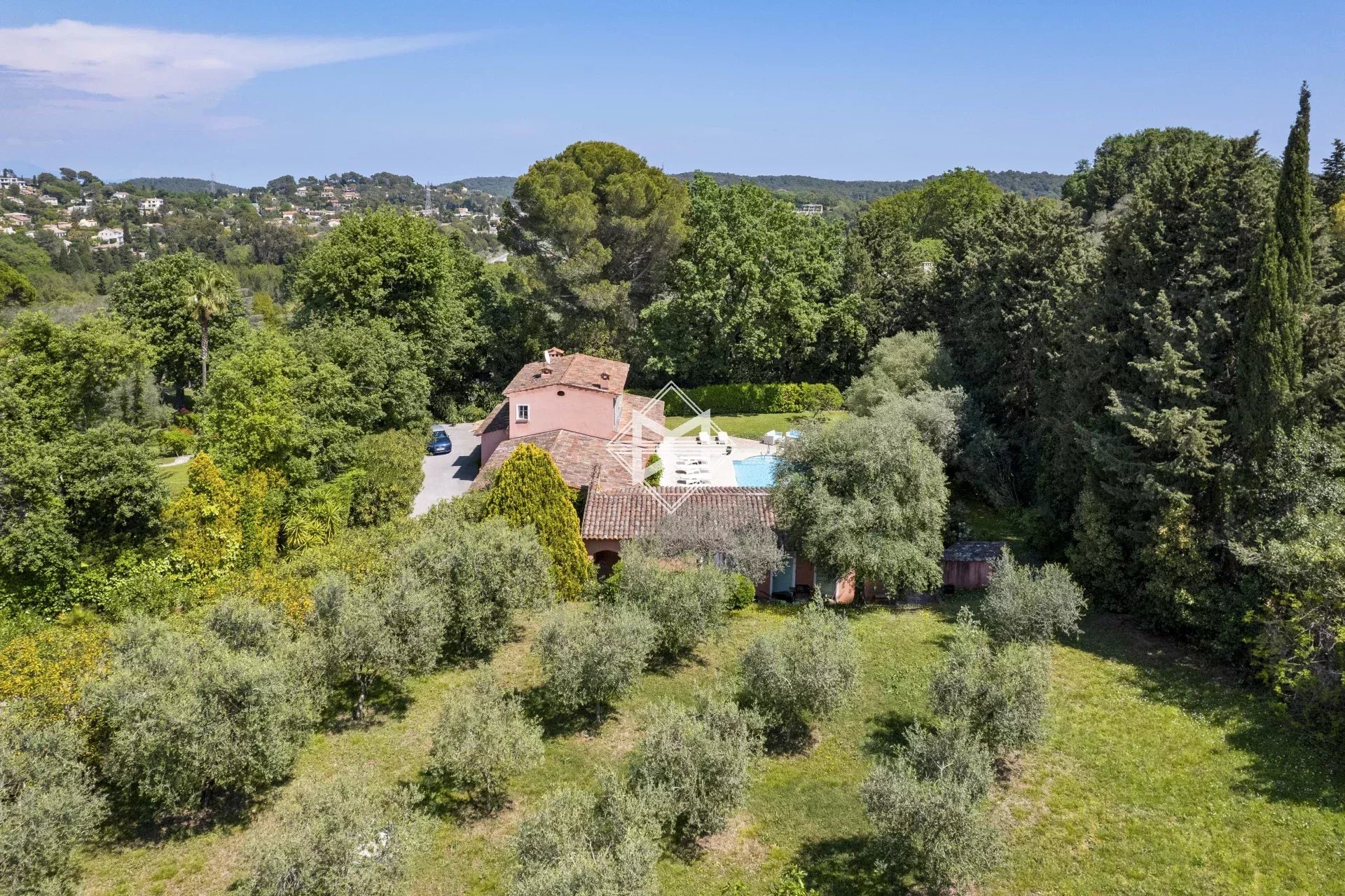 06250 MOUGINS VILLA