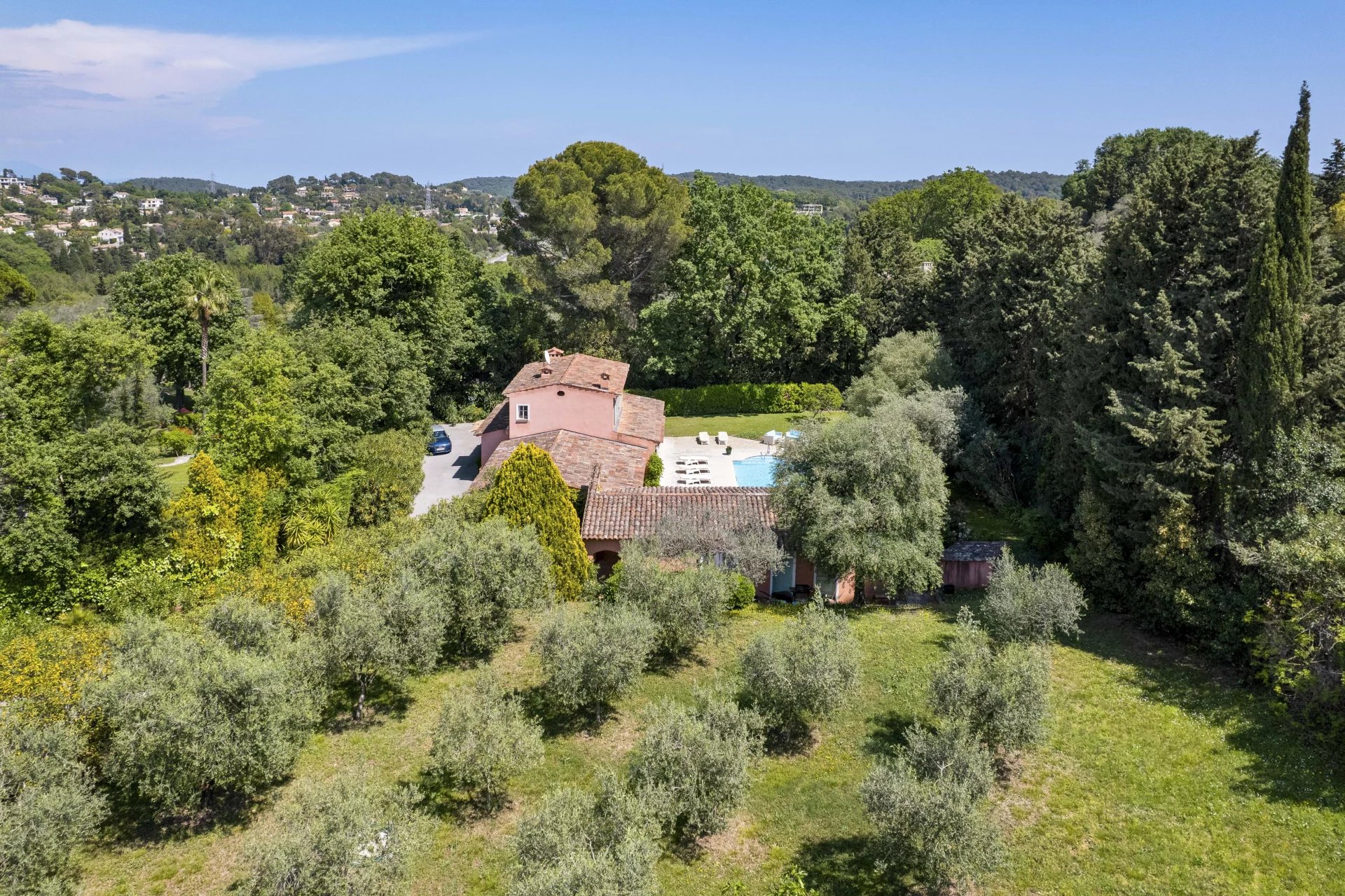 06250 MOUGINS VILLA