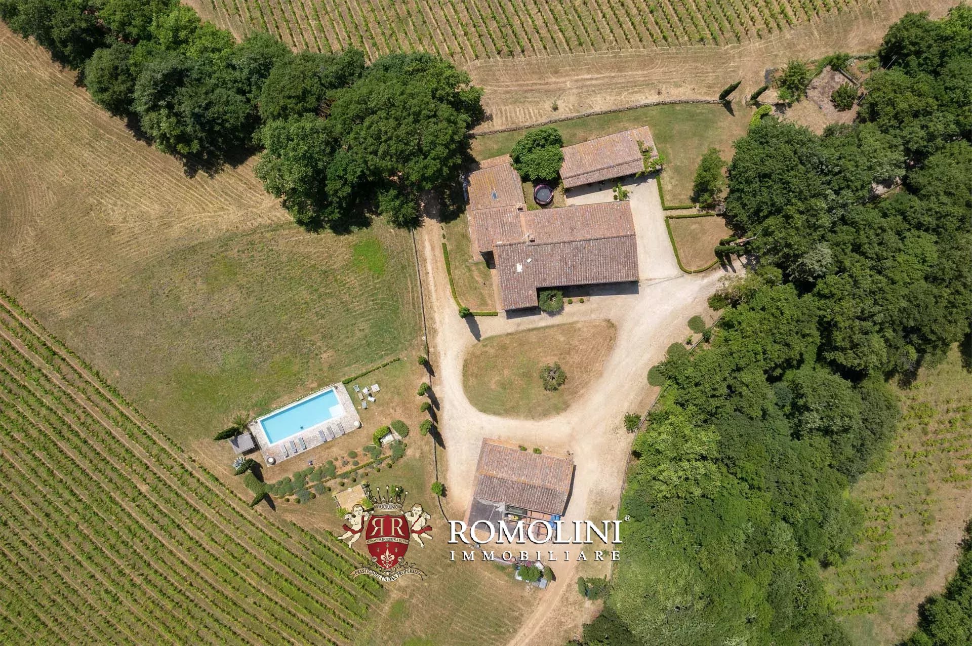 6 Bedroom Villa/Townhouse's Image 7