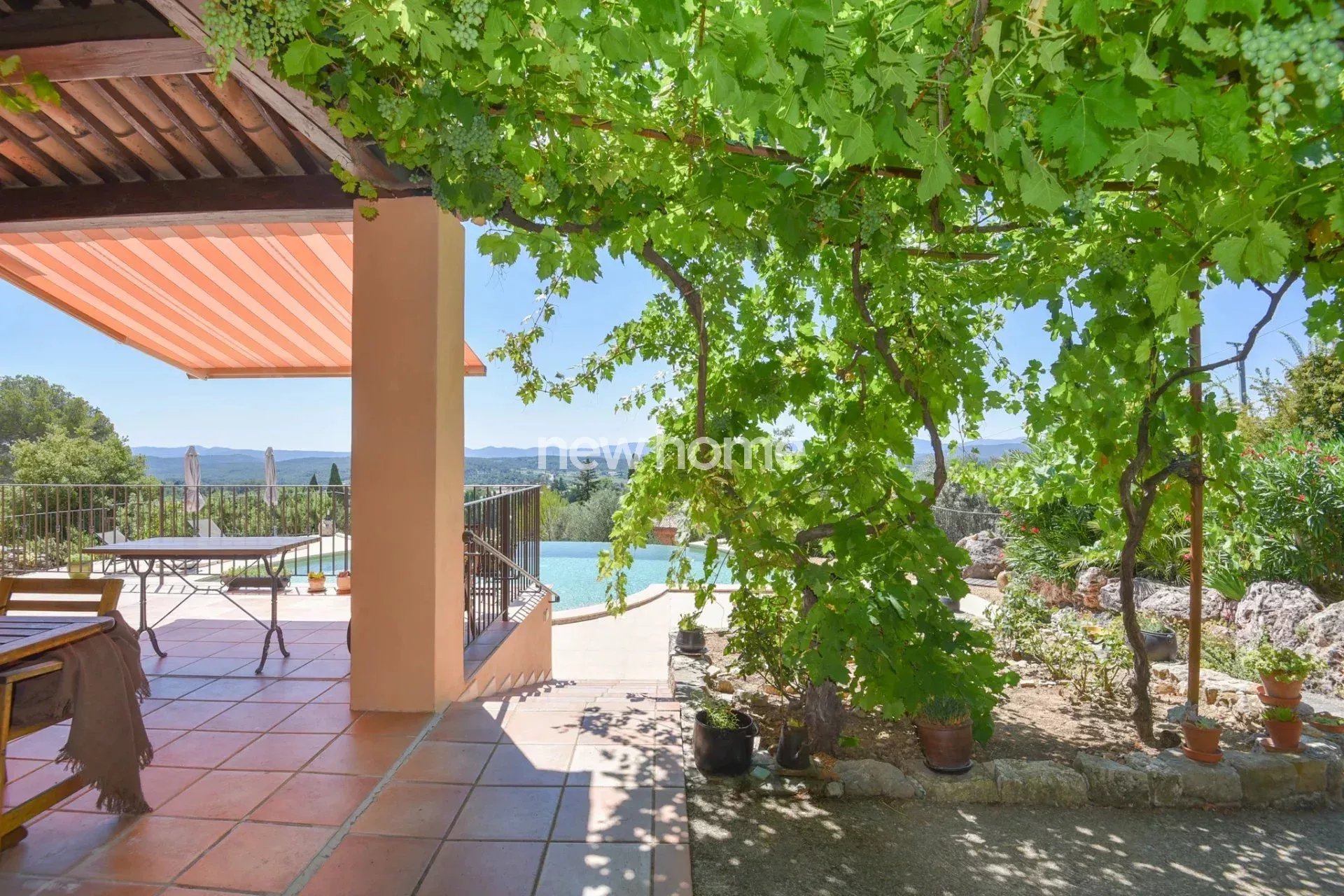 Propriété d'exception à Lorgues avec vue panoramique et appartement indépendant