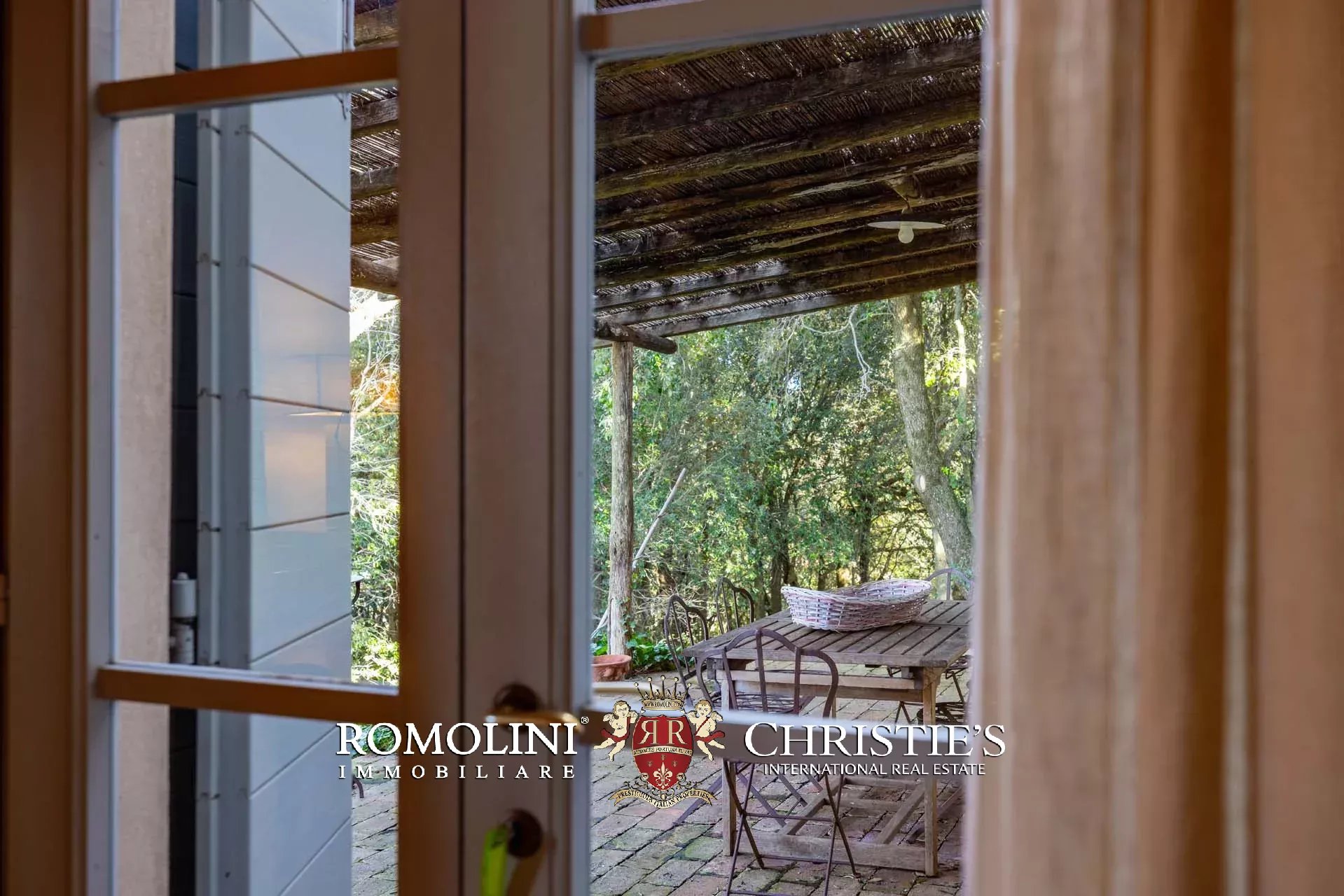 EQUESTRIAN SEA VIEW WINE ESTATE WITH VINEYARDS FOR SALE CLOSE TO BOLGHERI, TUSCANY