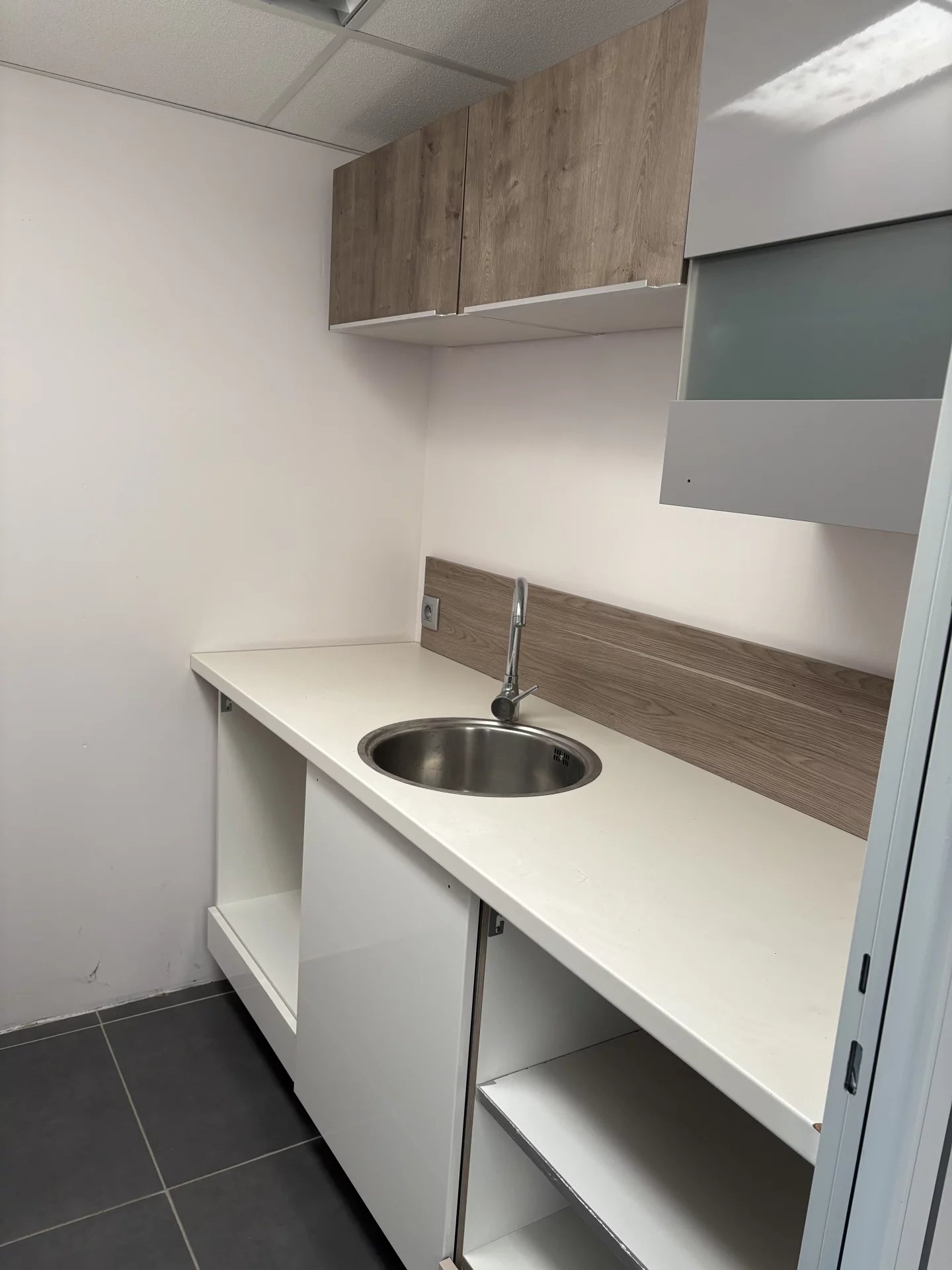 Bureaux à louer – 3 pièces – 69380 Lissieu – 2 parkings  - 84 m²