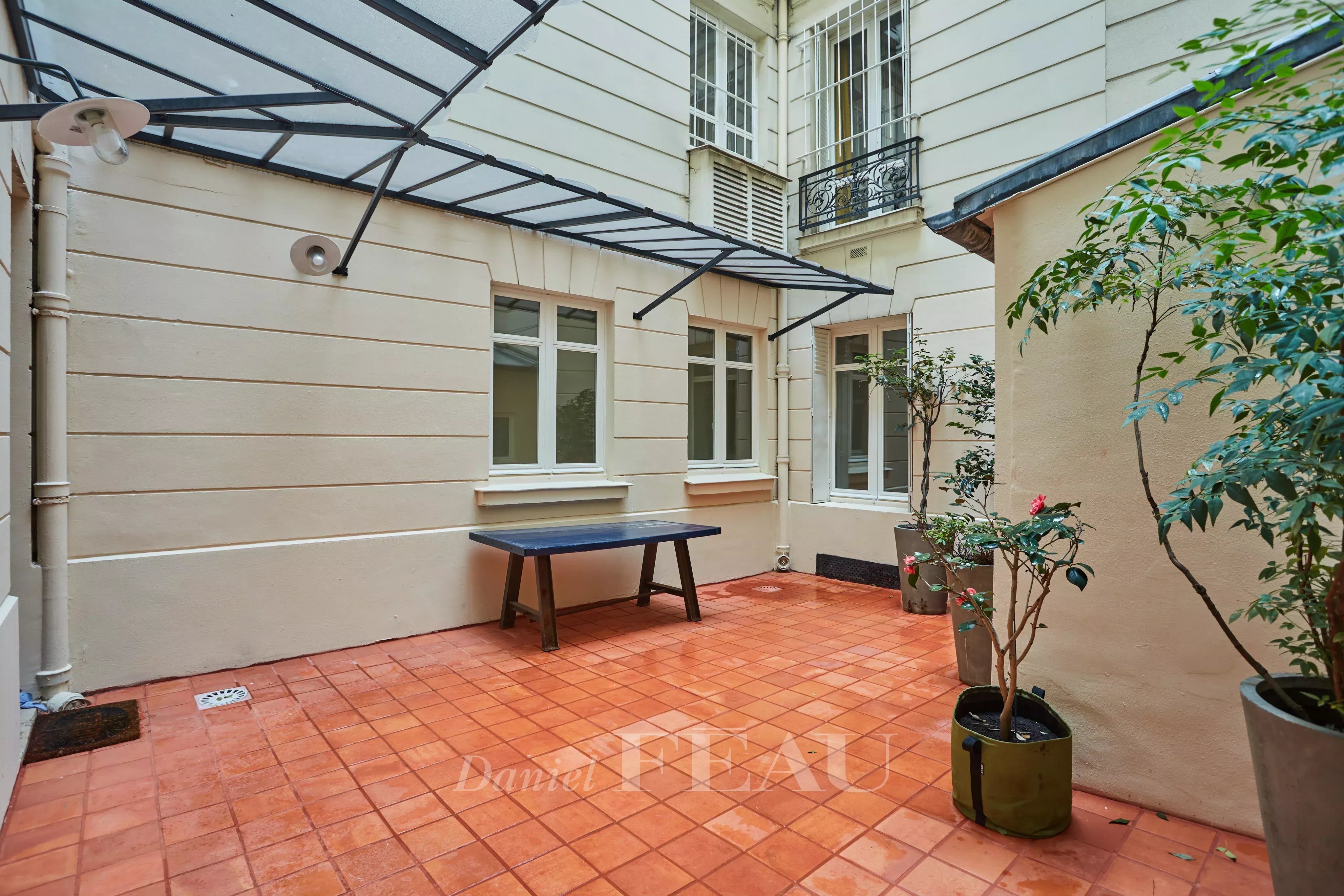 Courtyard terrace