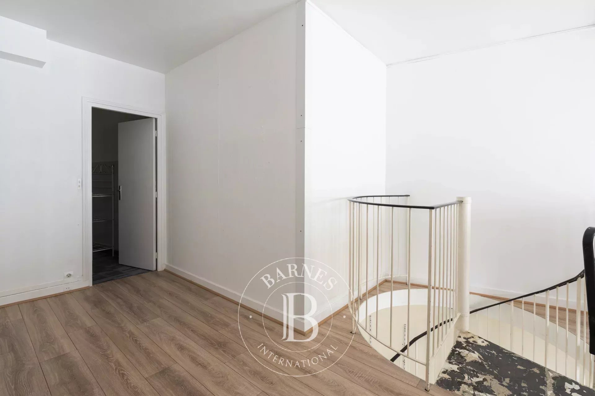 Daire Paris 18ème - picture 18