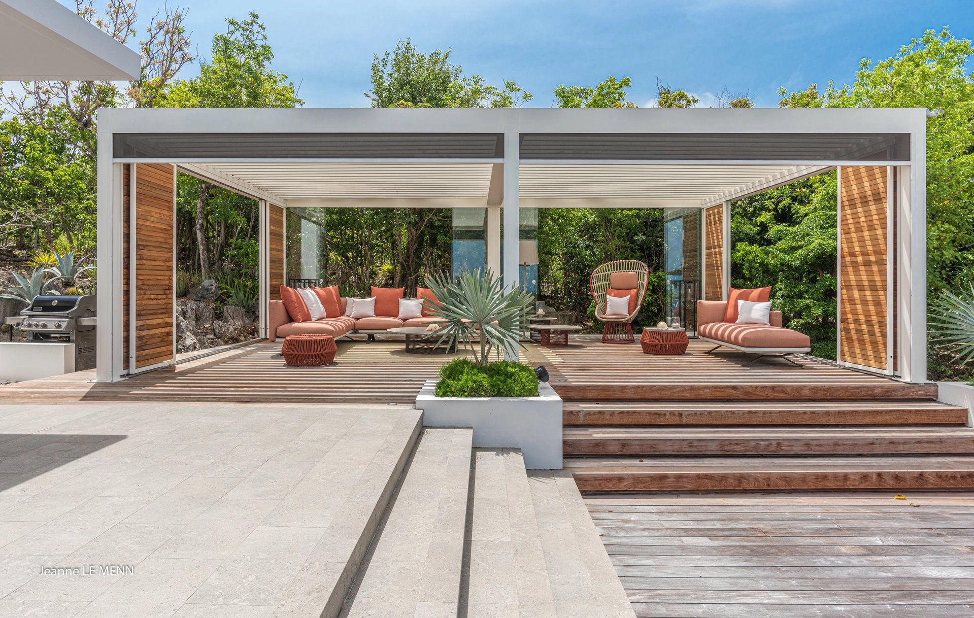 Sublime villa ultra contemporaine dominant la mer. - picture 3