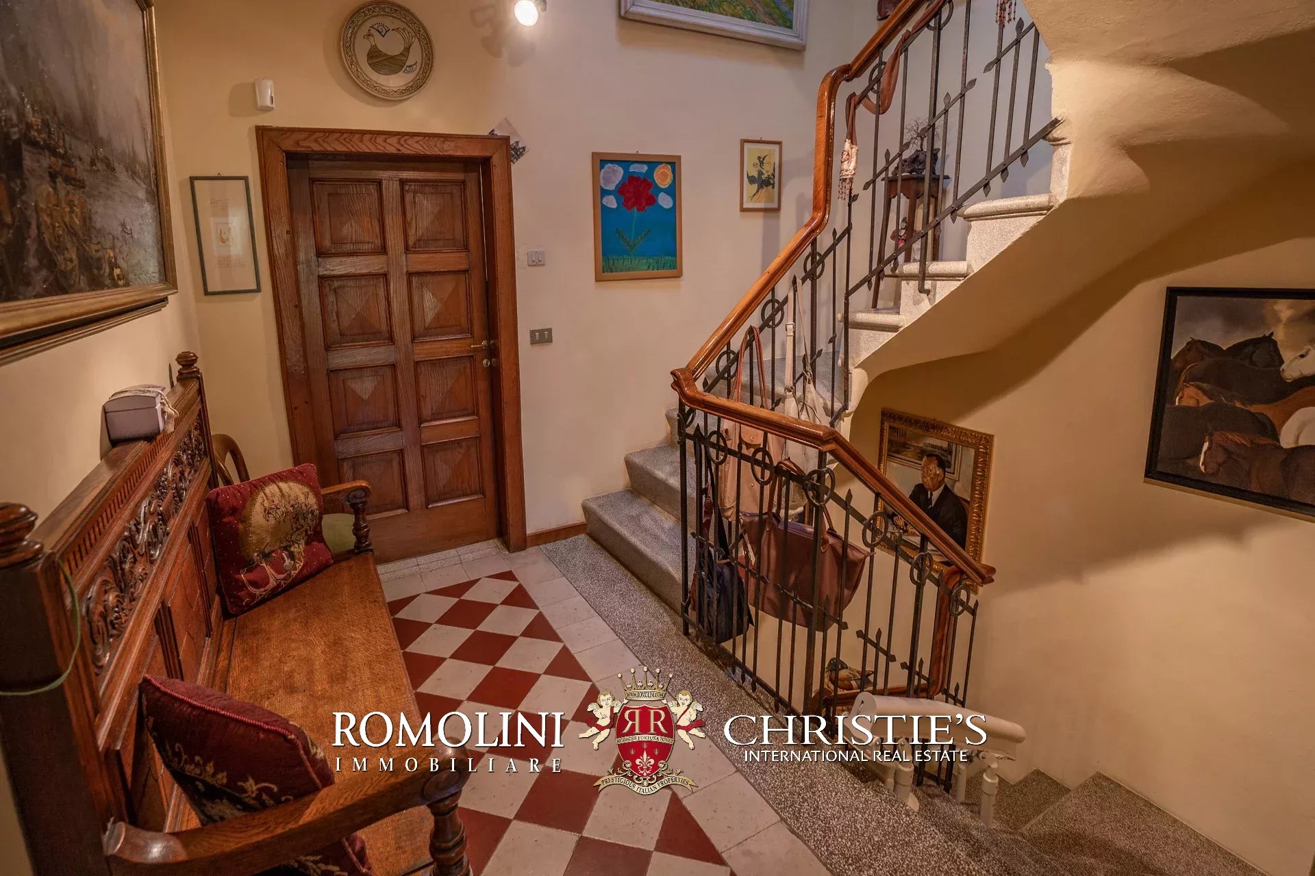 8 Bedroom Villa/Townhouse's Image 86