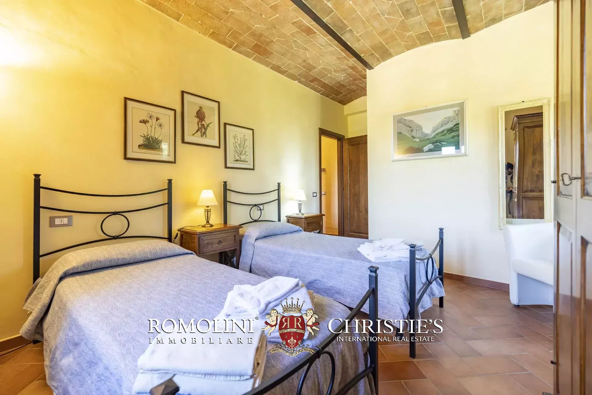 18 Bedroom Villa/Townhouse's Image 49