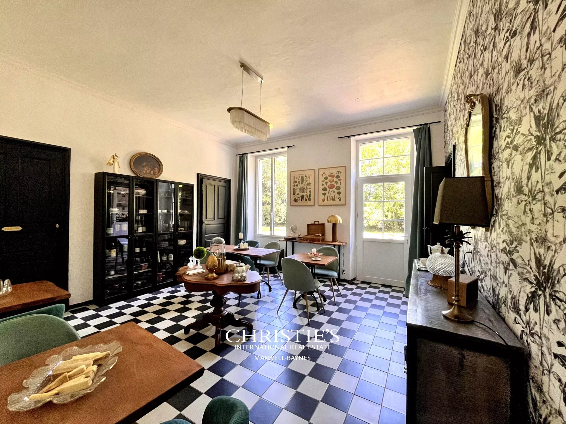 9 Bedroom Chateau's Image 6