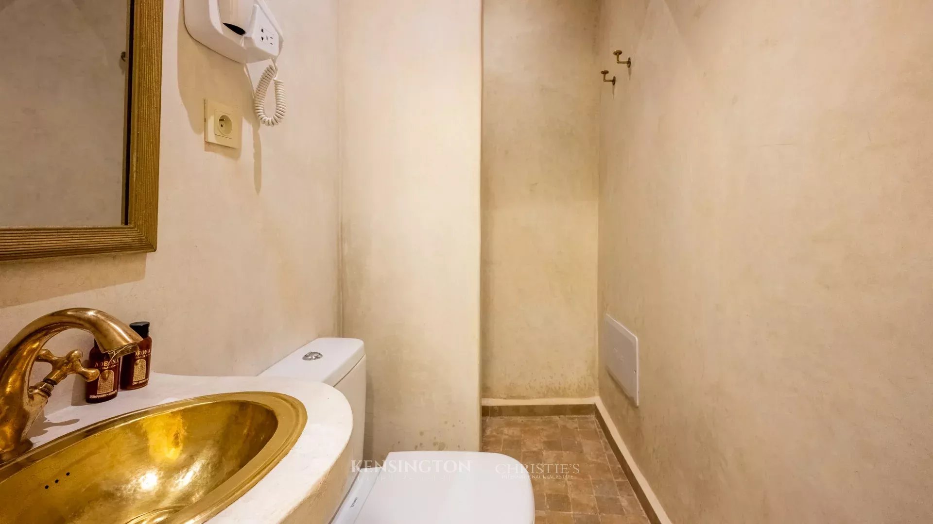 8 Bedroom Villa/Townhouse's Image 31
