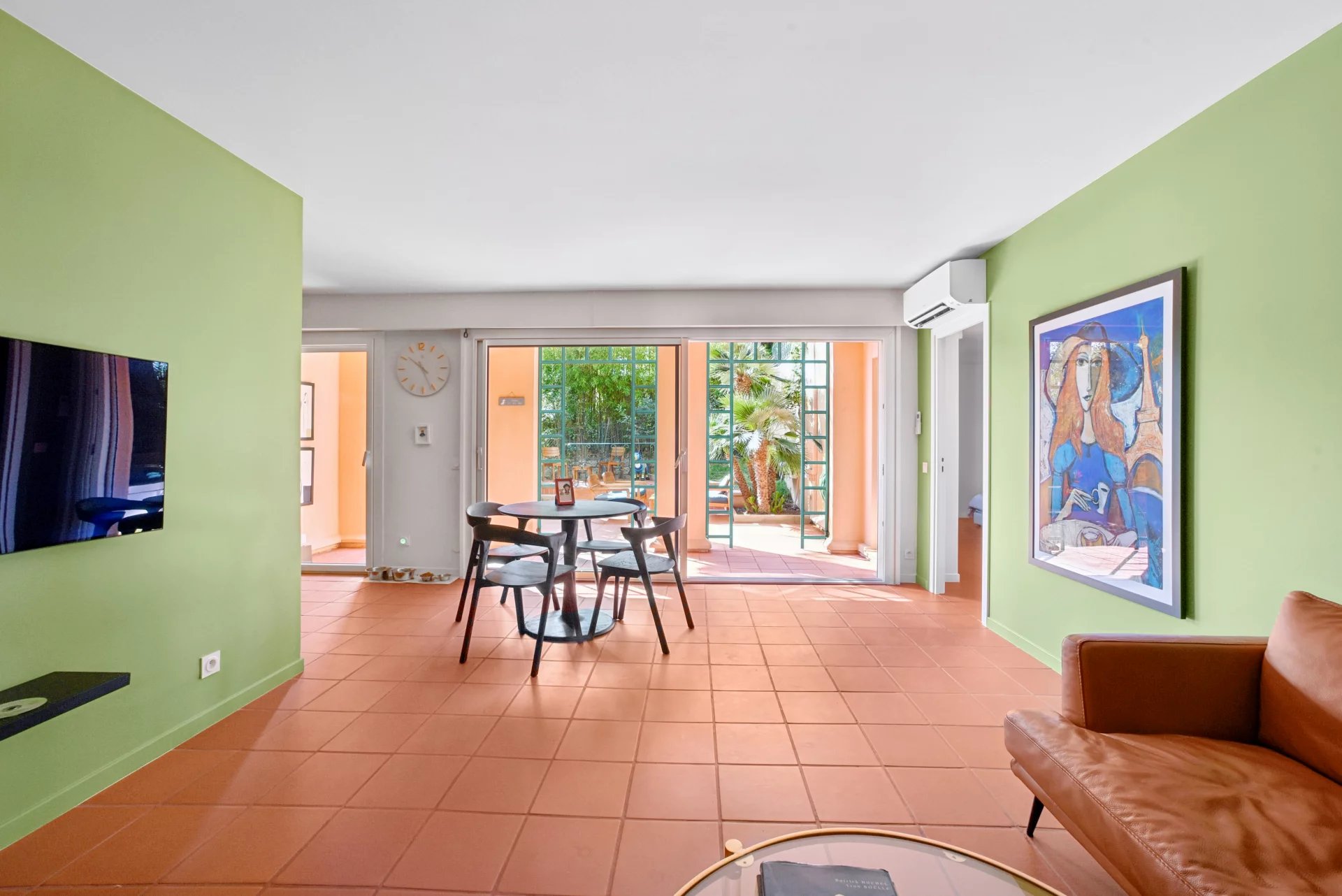 Appartement rénové d'une chambre avec grande terrasse orientée au sud