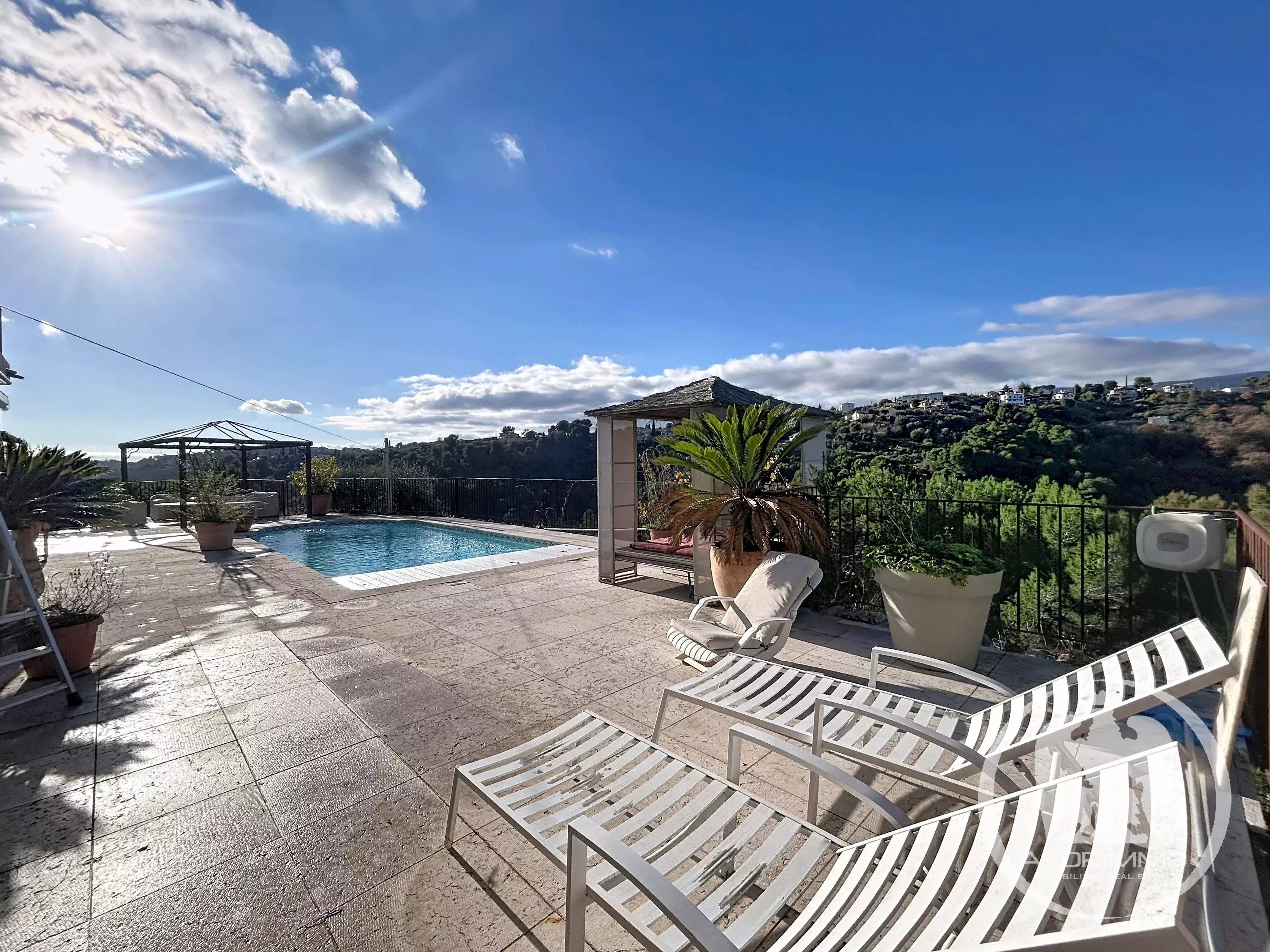 Maison  - Maison individuelle  - 5 pièces  - 110.39 m2 -