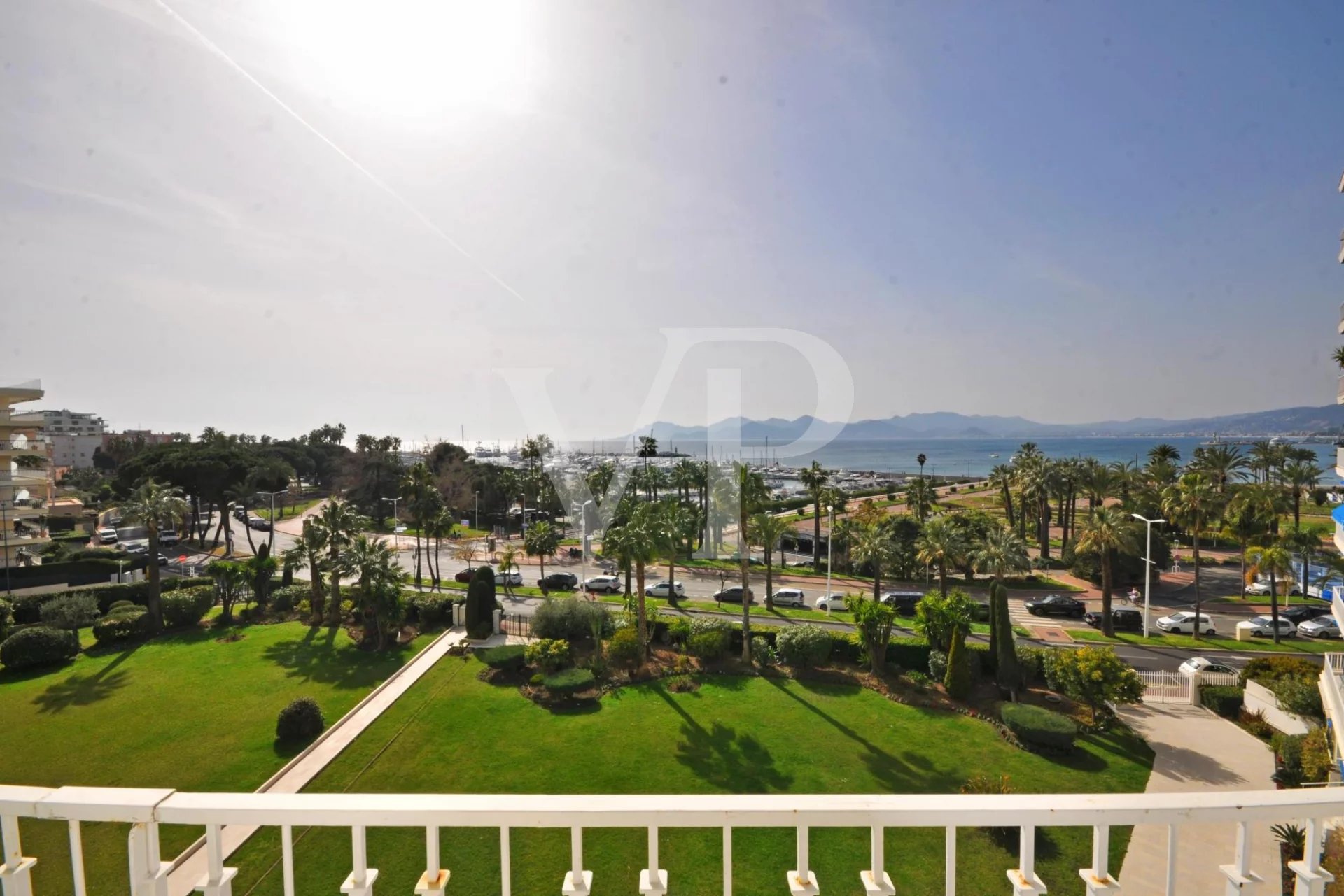 Cannes Croisette Elegante Vier Zimmer Wohnung mit Meerblick