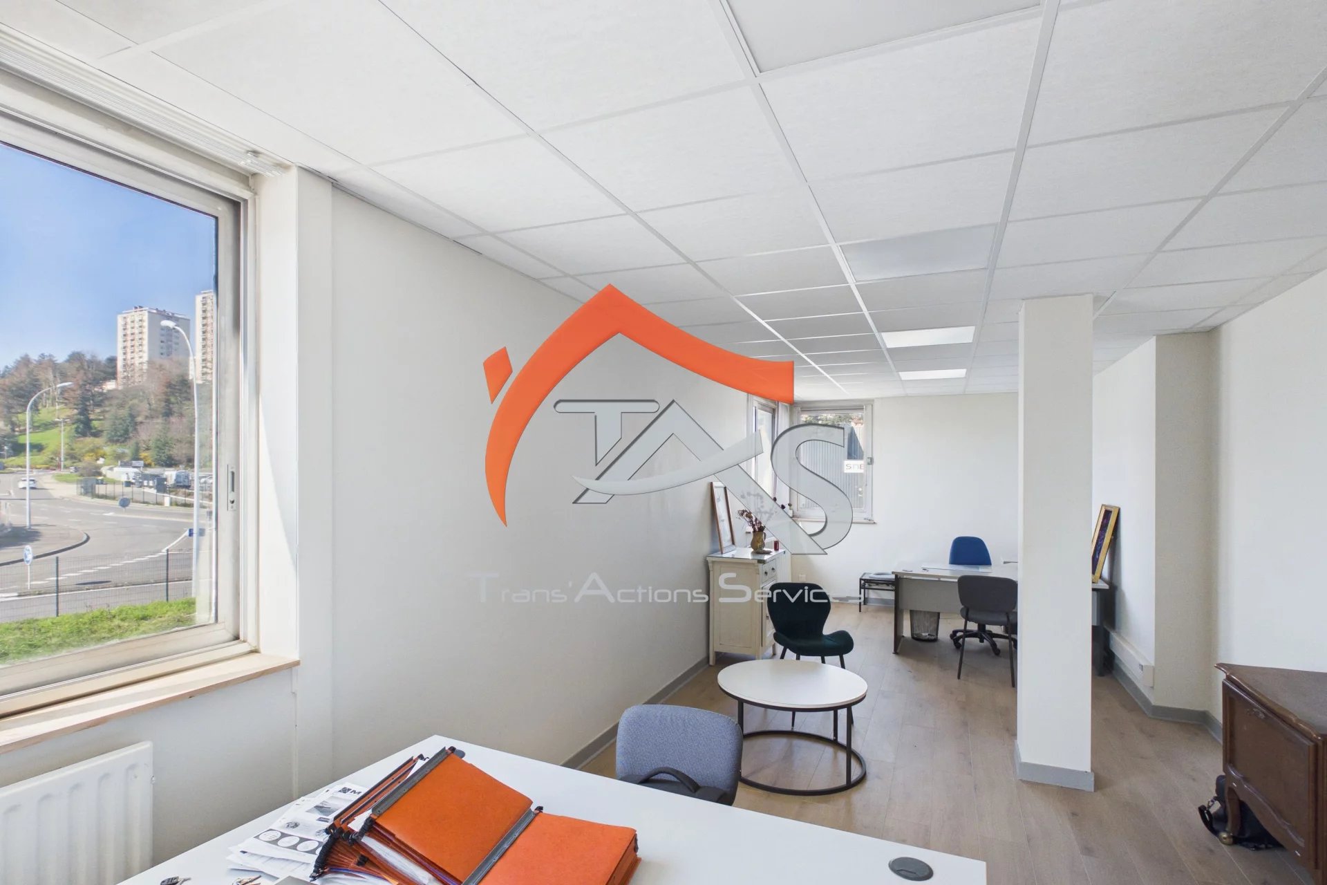 Bureaux de 214,20 m² - Photo 3