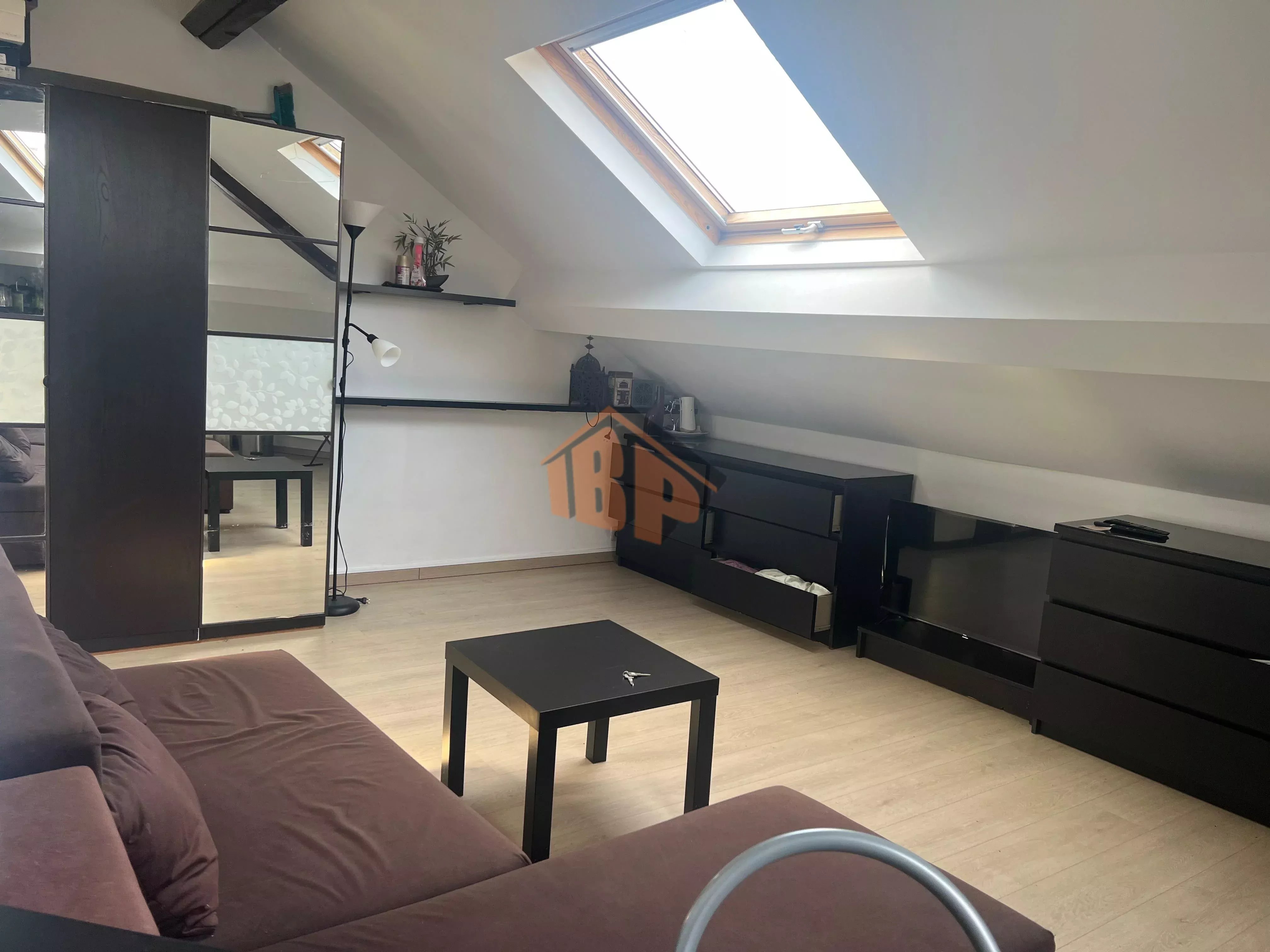 Sablon +/- 800m - gemeubileerde studio - +/- 27m²