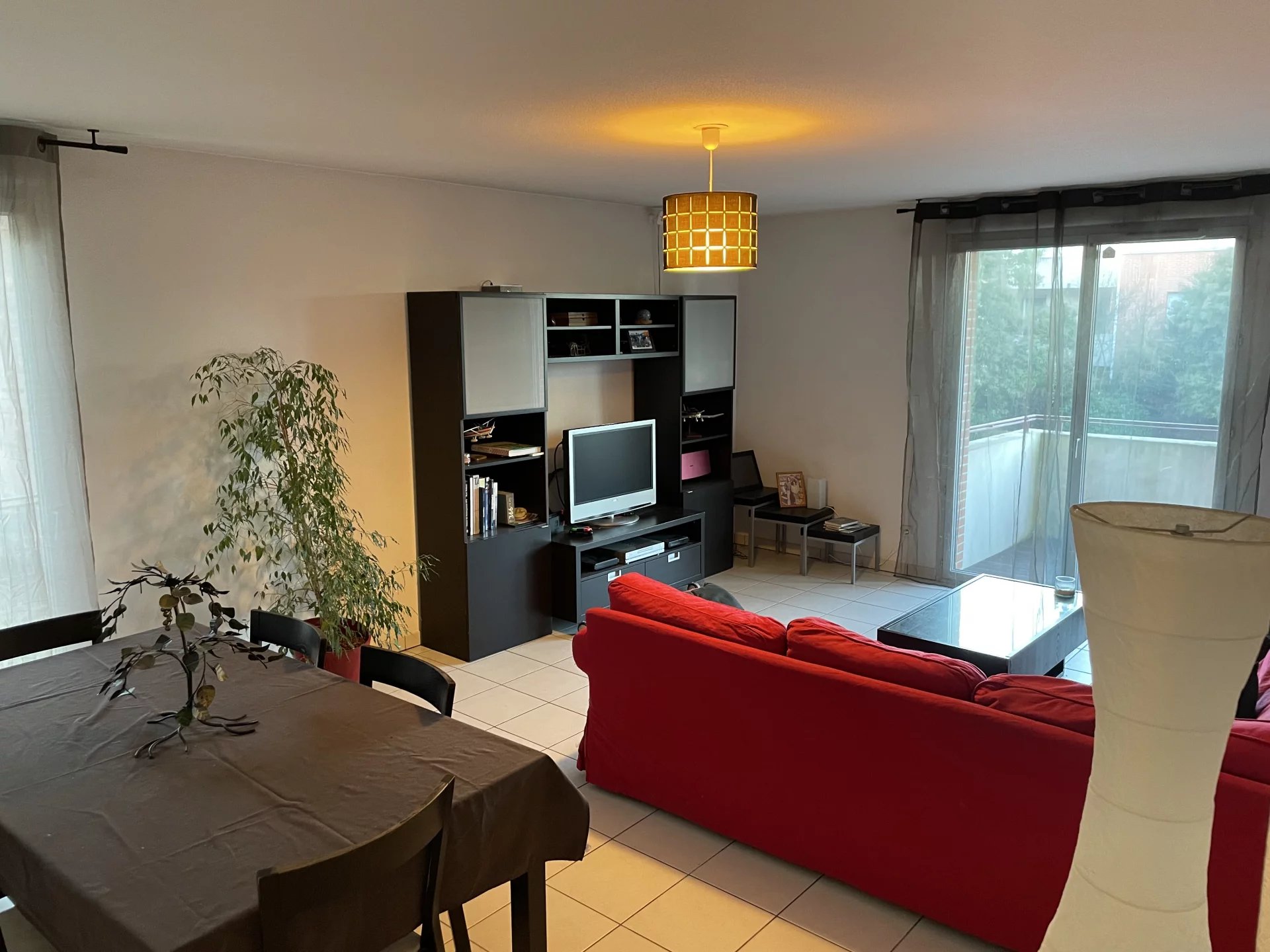 A VENDRE - appartement T4 + terrasse + 2 parkings