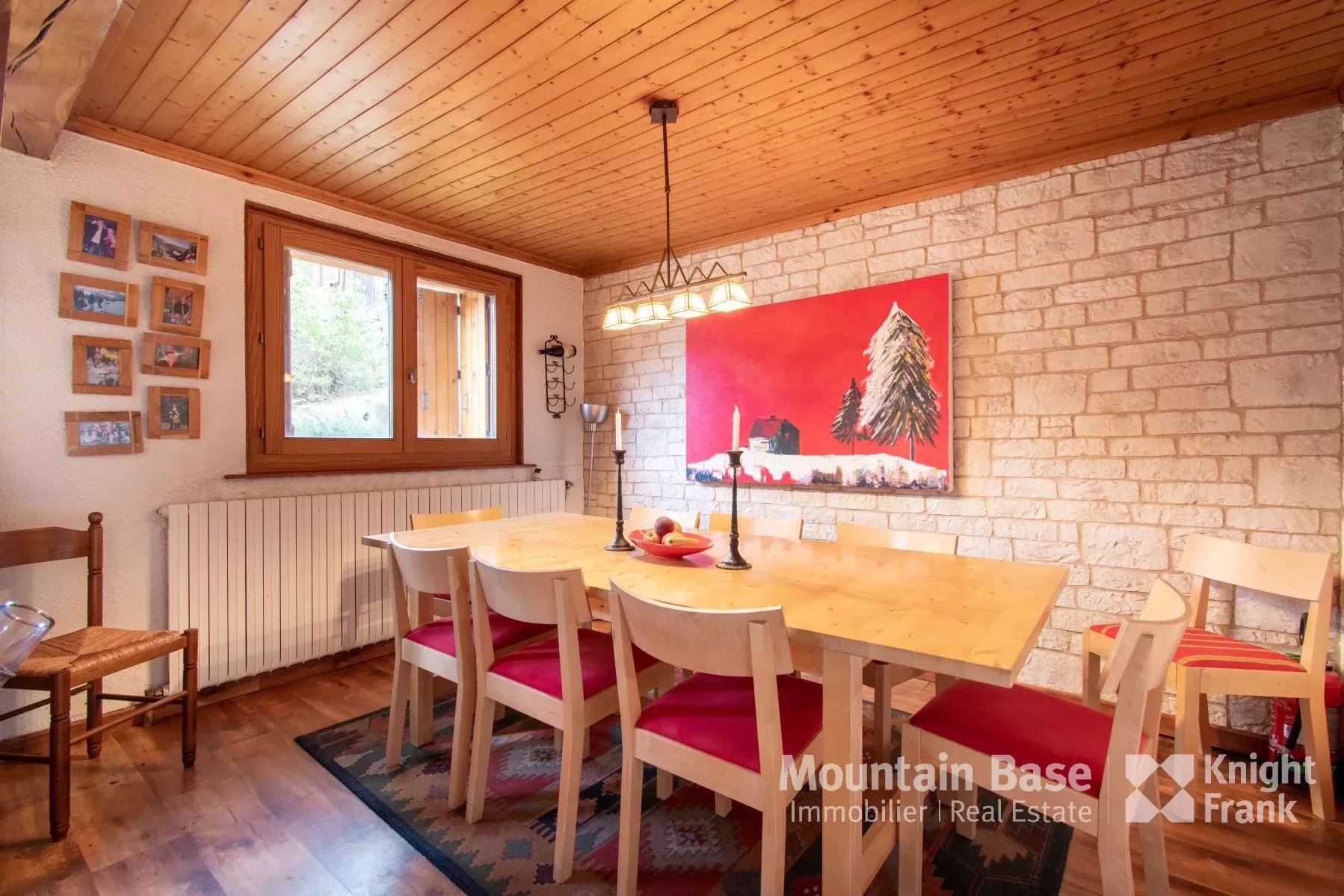 Photo of 6 bedroom chalet in a sought-after area