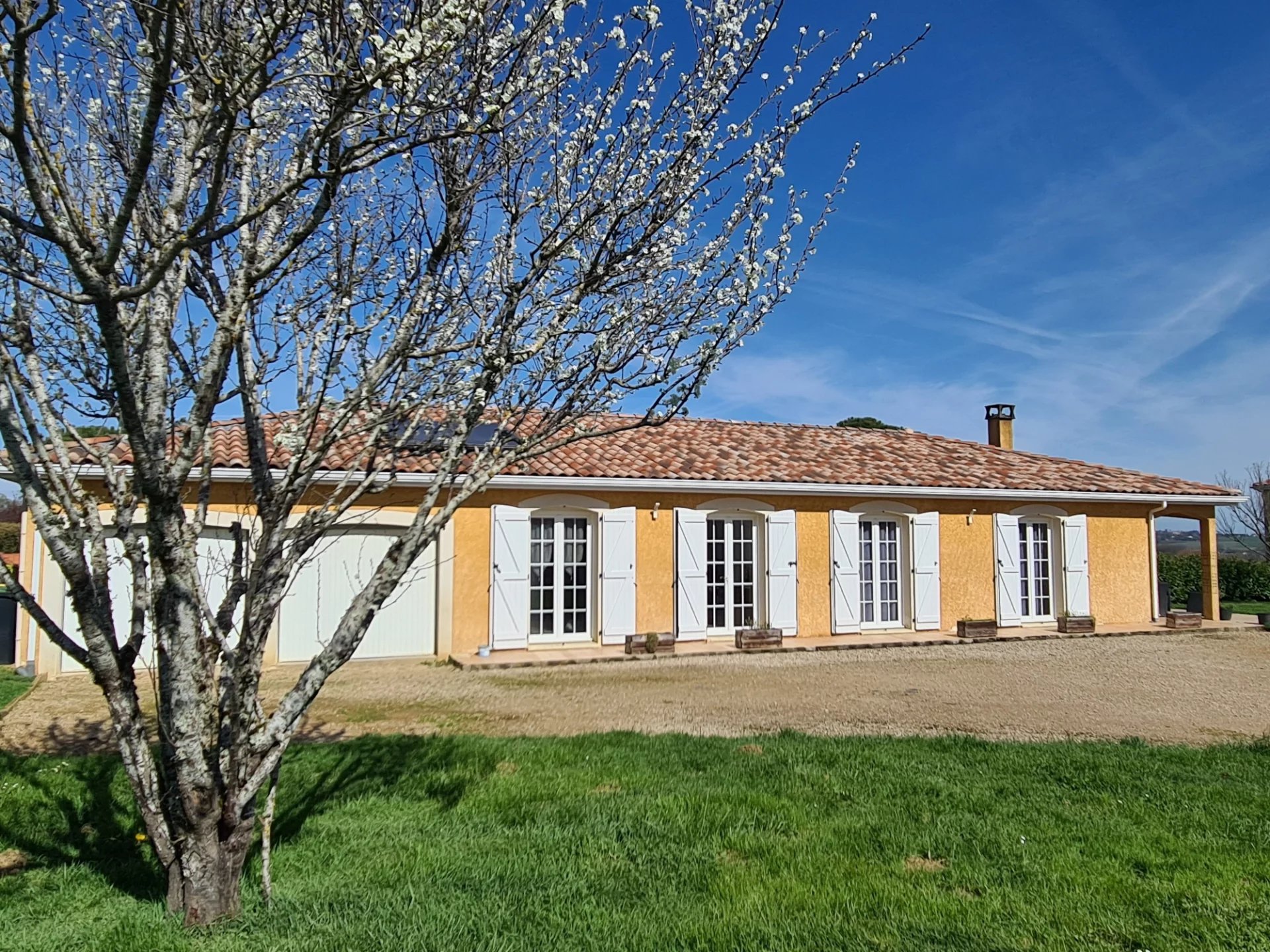 MAISON DE PLAIN-PIED 132 M2 HAB