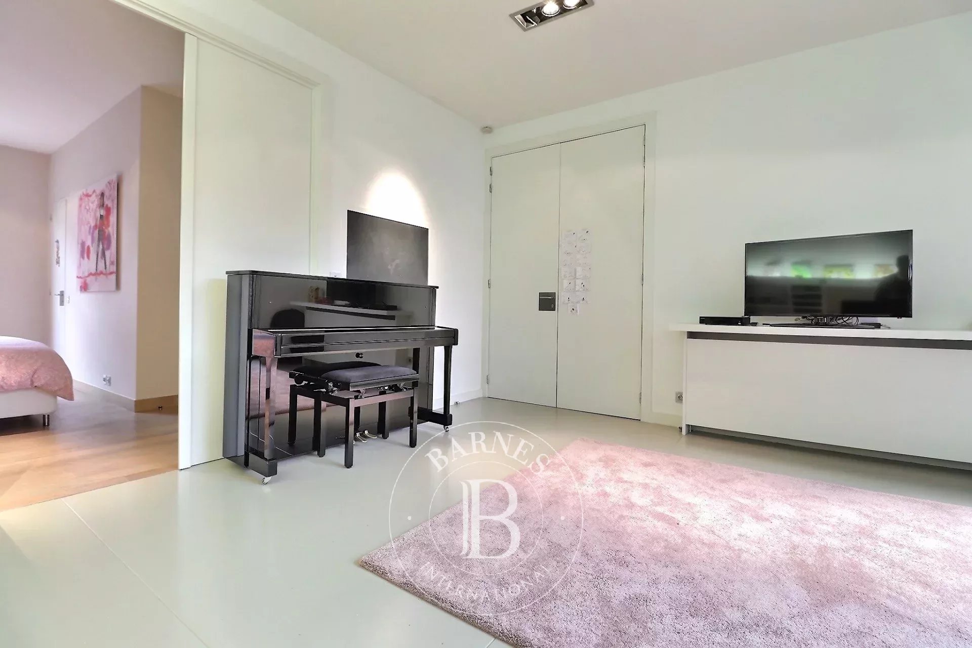 Châtelain - Town house of +/- 450m2 with 6bed + swimming pool
